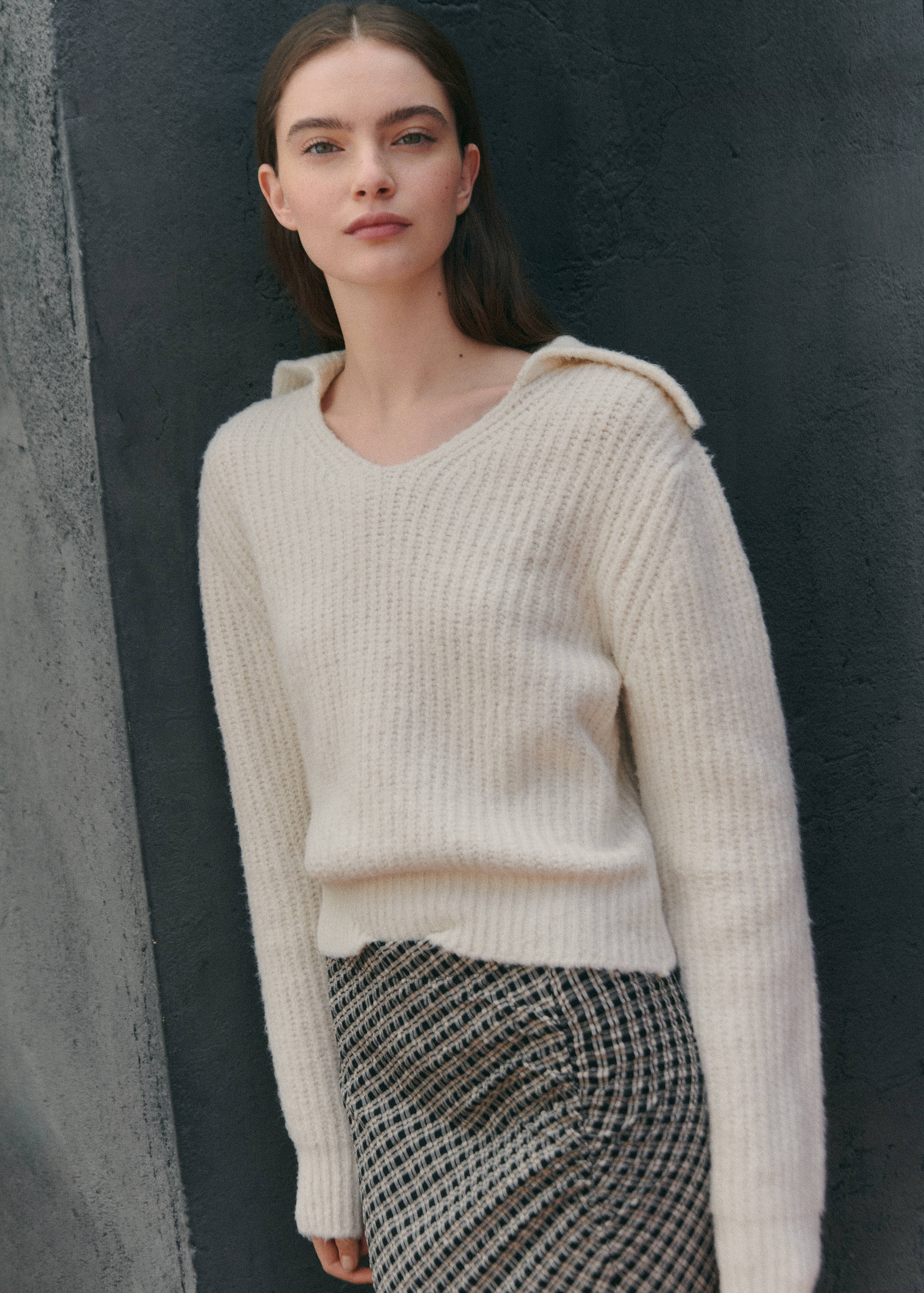 V-neck knit sweater - Details of the article 5