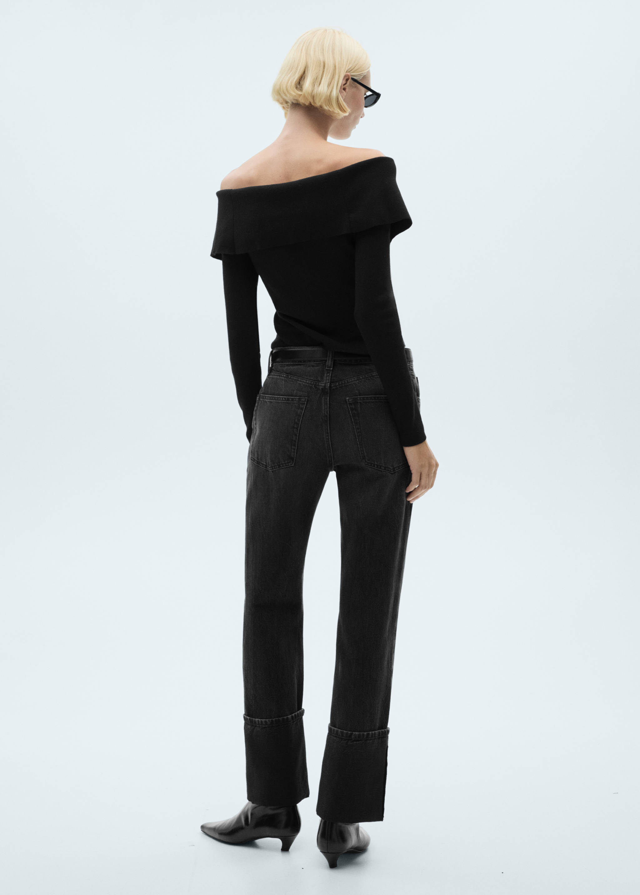 Open-shoulder sweater with zip - Reverse of the article