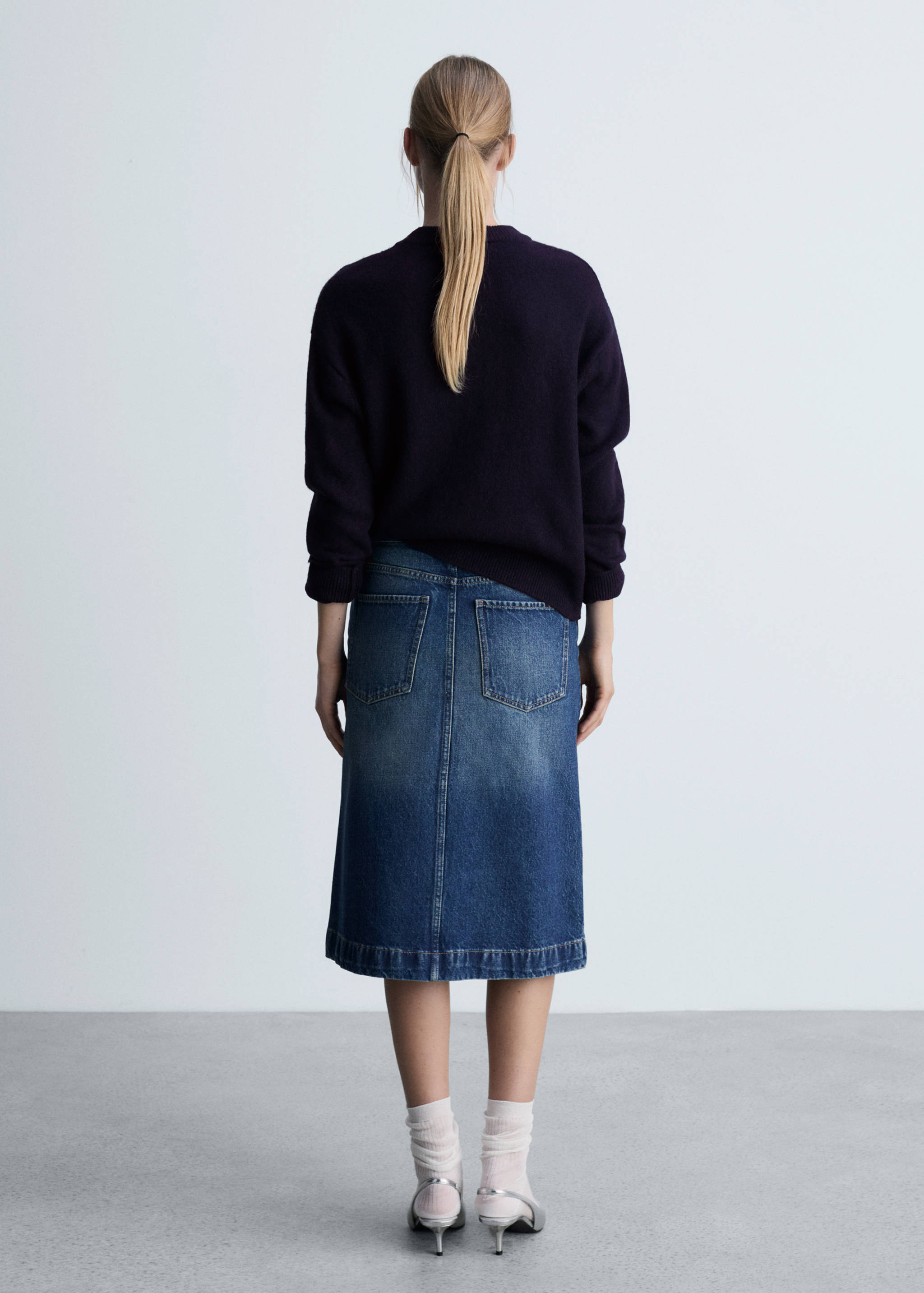 Round-neck knitted sweater - Reverse of the article