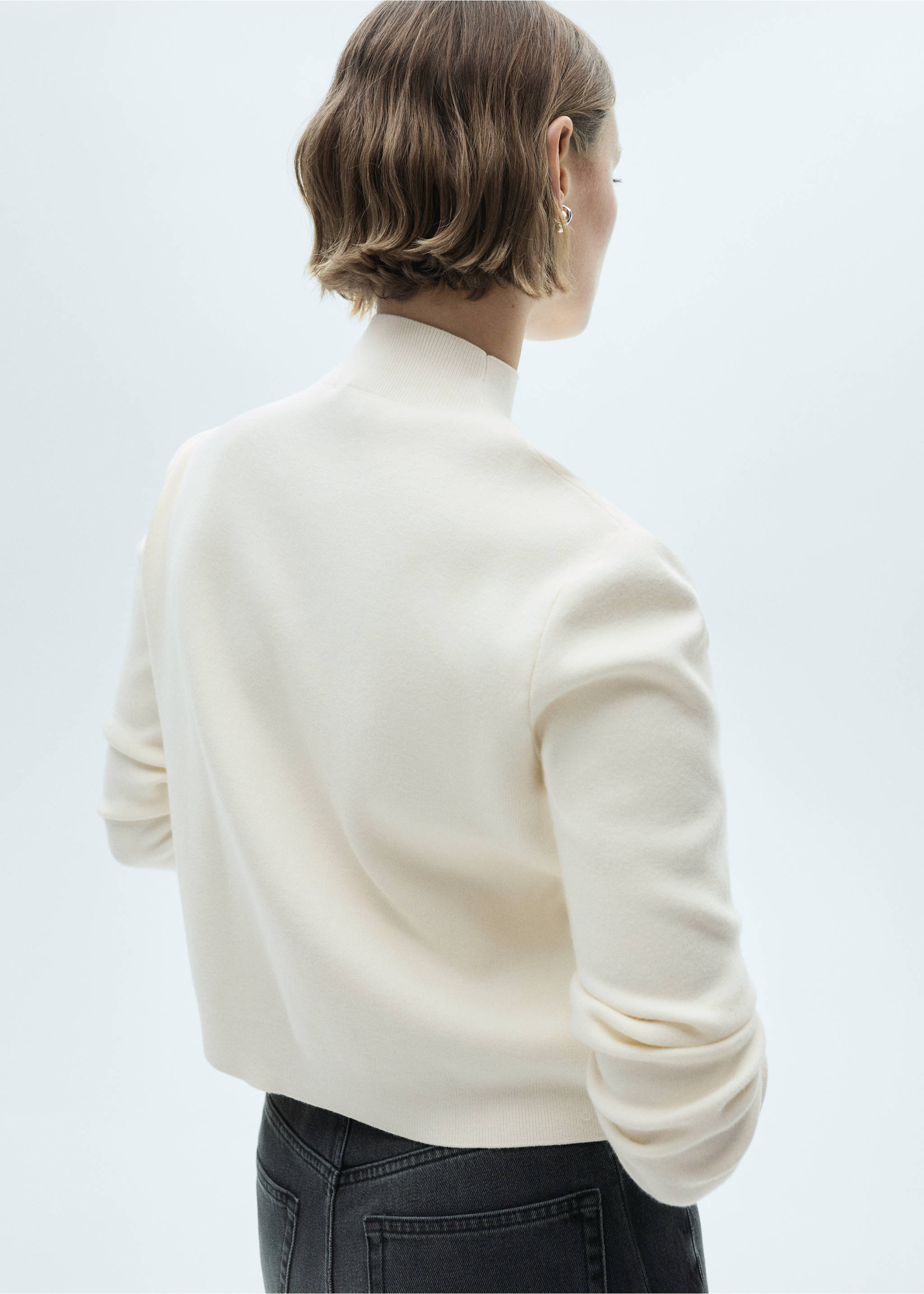 Pull-over maille col montant - Verso de l’article, Écru. Ref: 77007697-00.