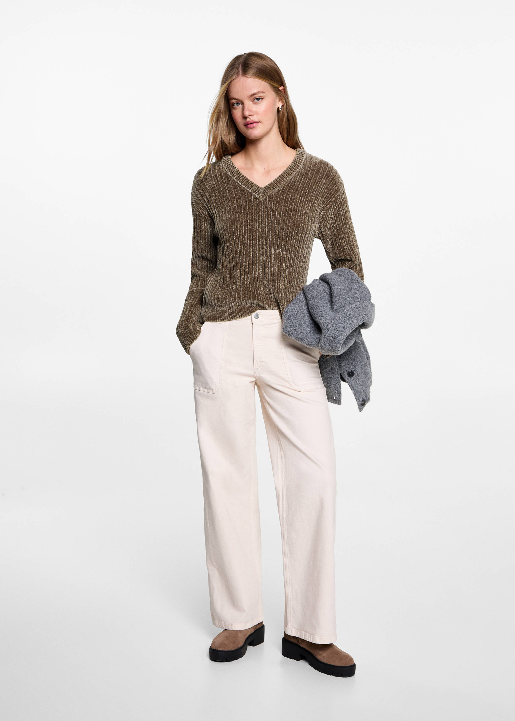 V-neck sweater - General plane