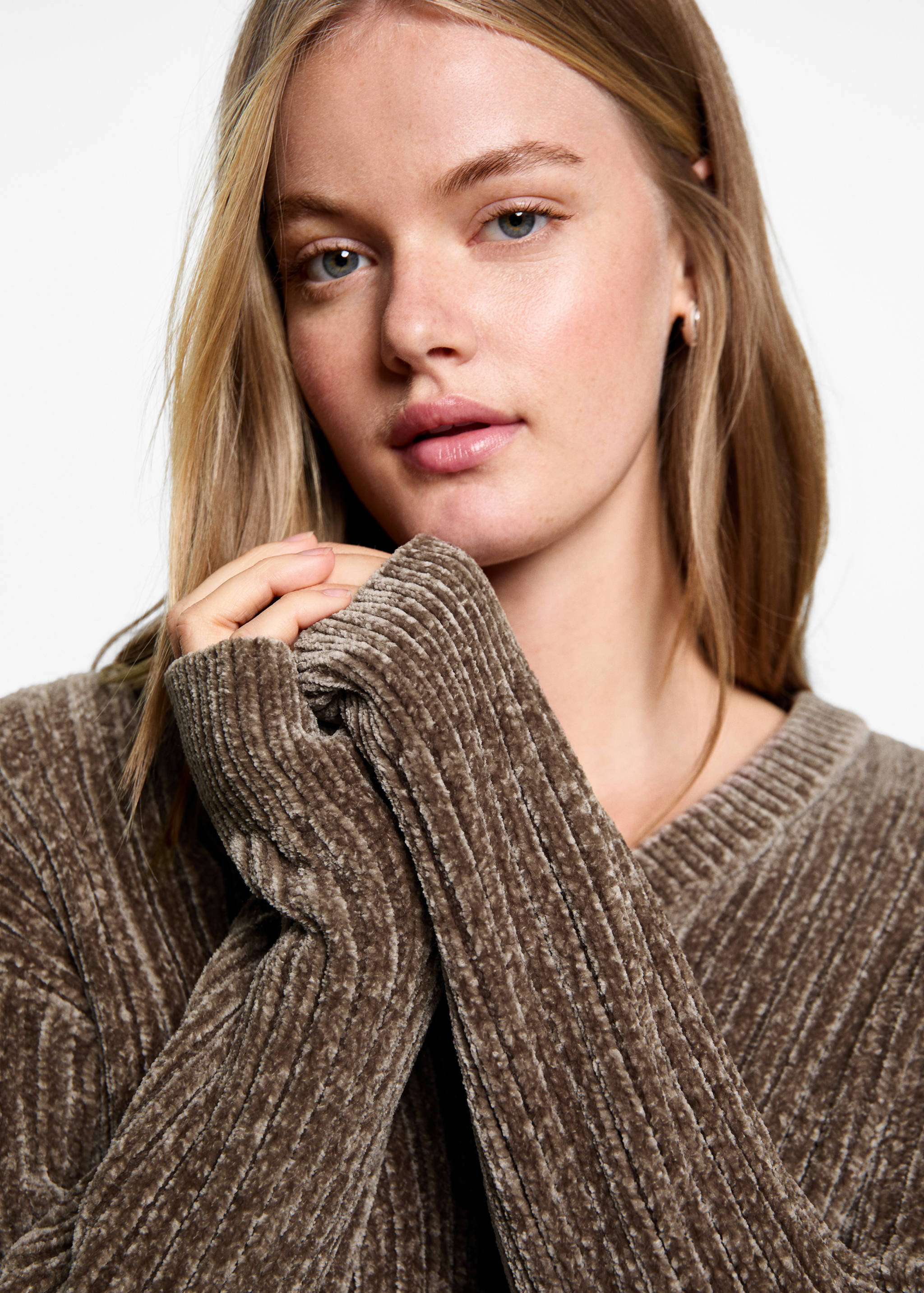 V-neck sweater - Details of the article 1