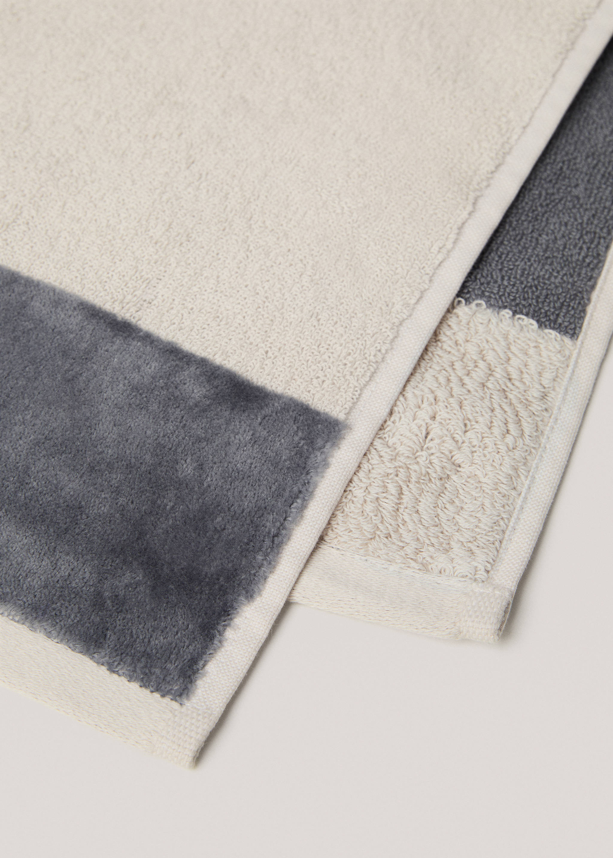100% cotton bath towel striped design 90x150cm - Details of the article 1