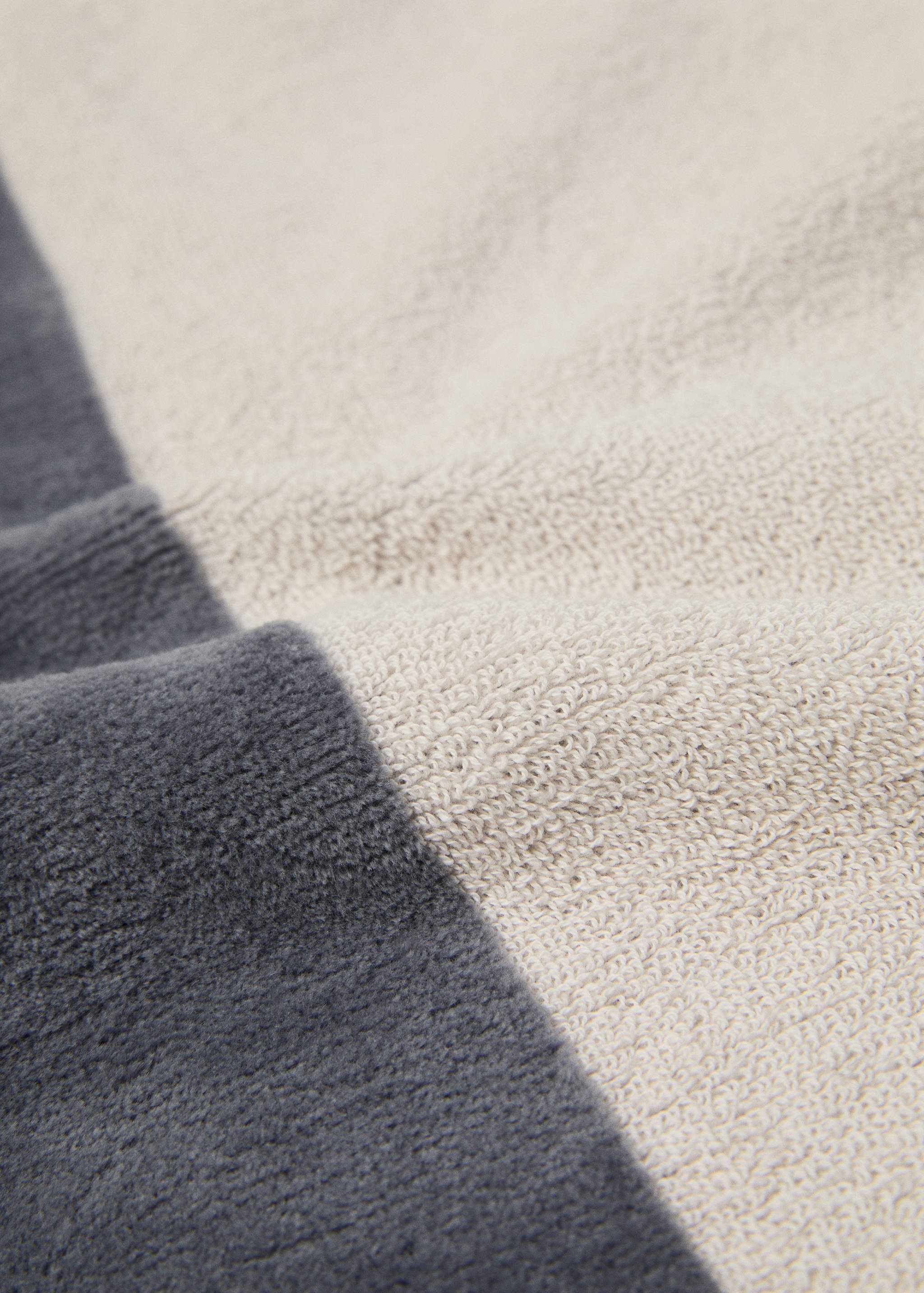 100% cotton bath towel striped design 90x150cm - Details of the article 2