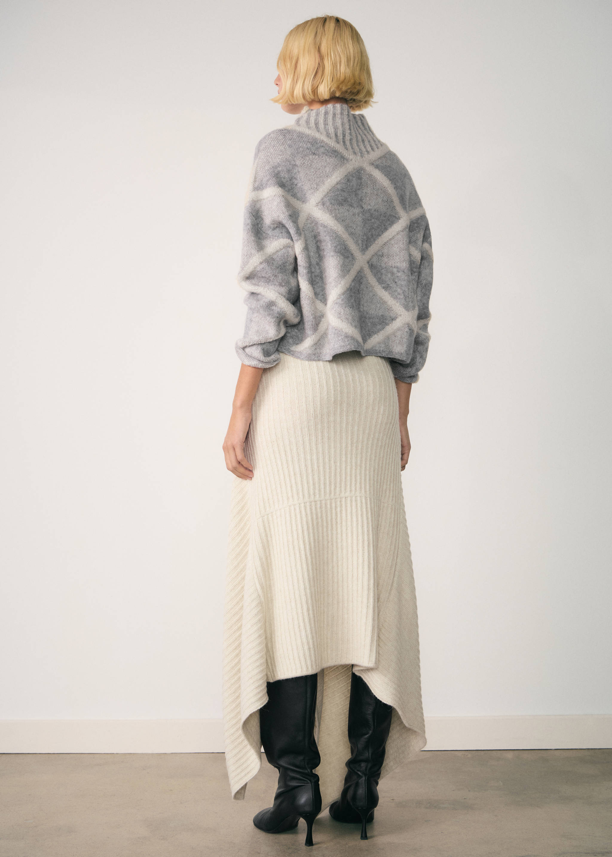 Turtleneck rhombus sweater - Reverse of the article