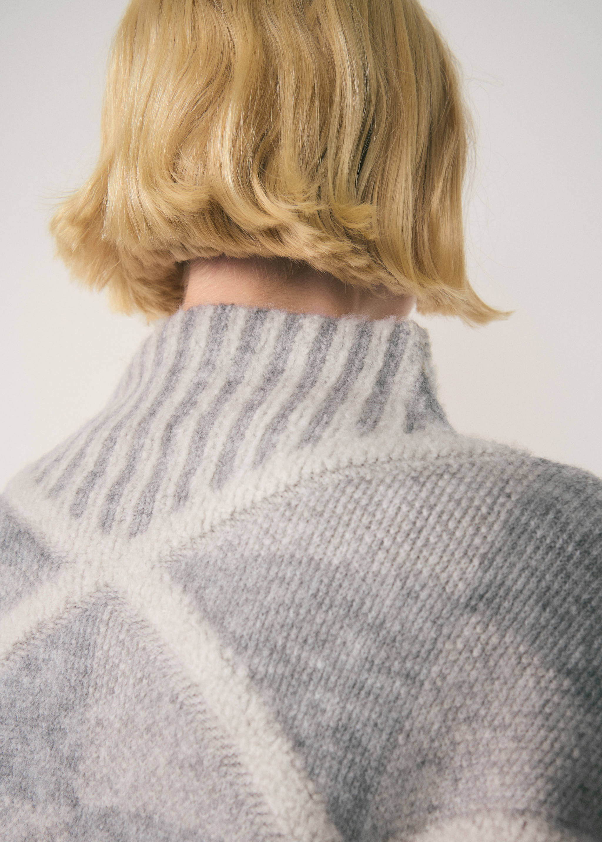 Turtleneck rhombus sweater - Details of the article 1