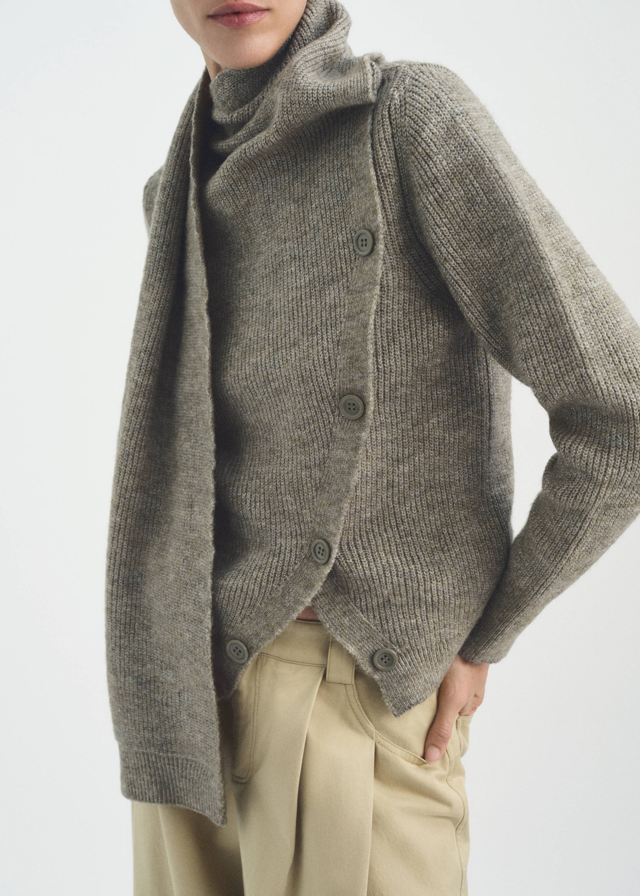 Scarf neck sweater with buttons - Details of the article 6