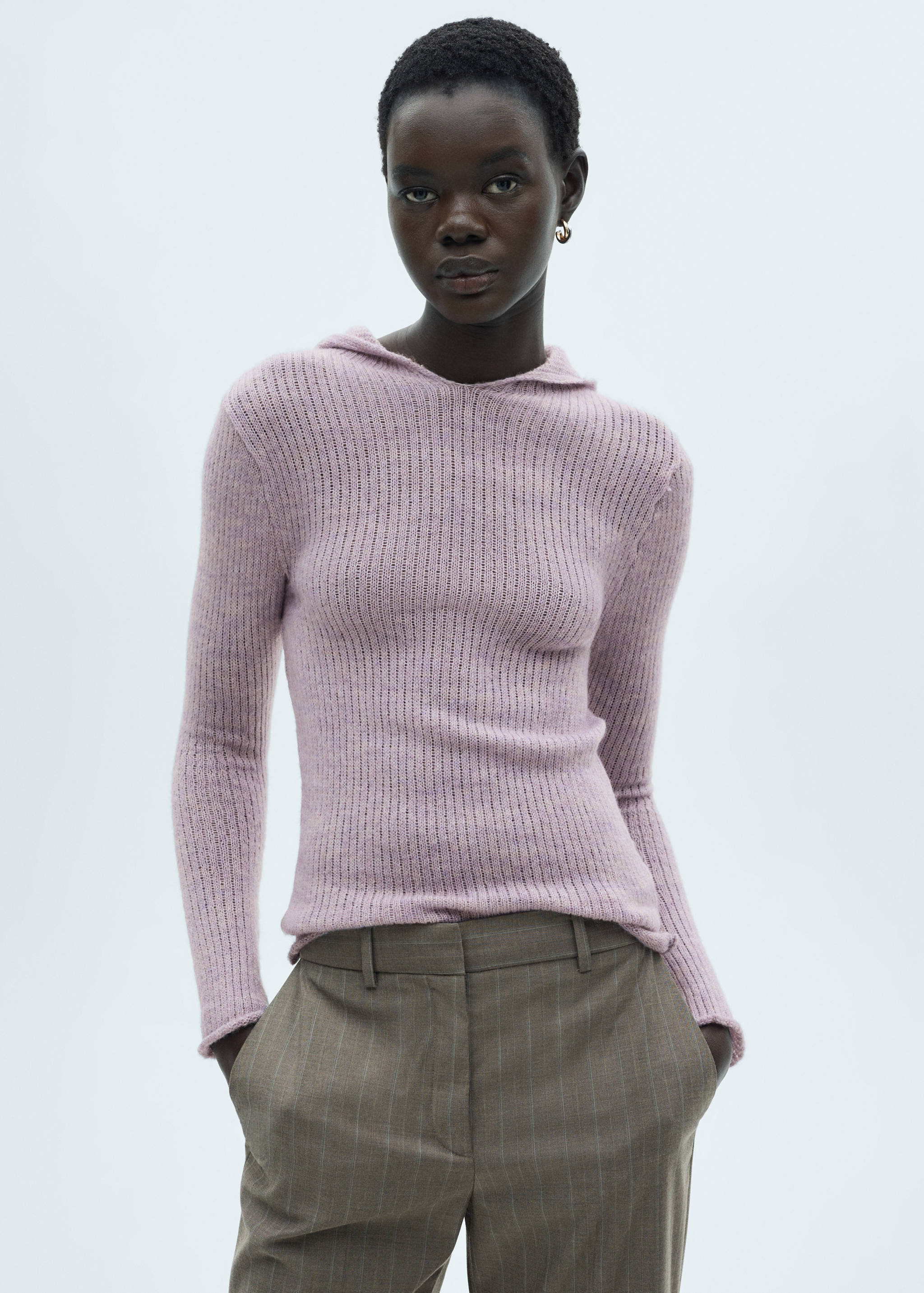 Pull-over maille côtelée capuche - Plan moyen