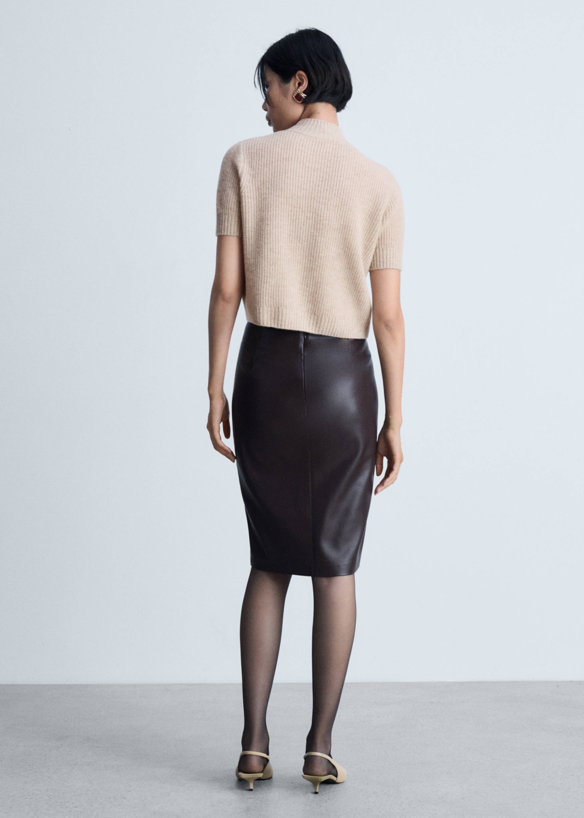 Short-sleeved wool sweater - Reverse of the article