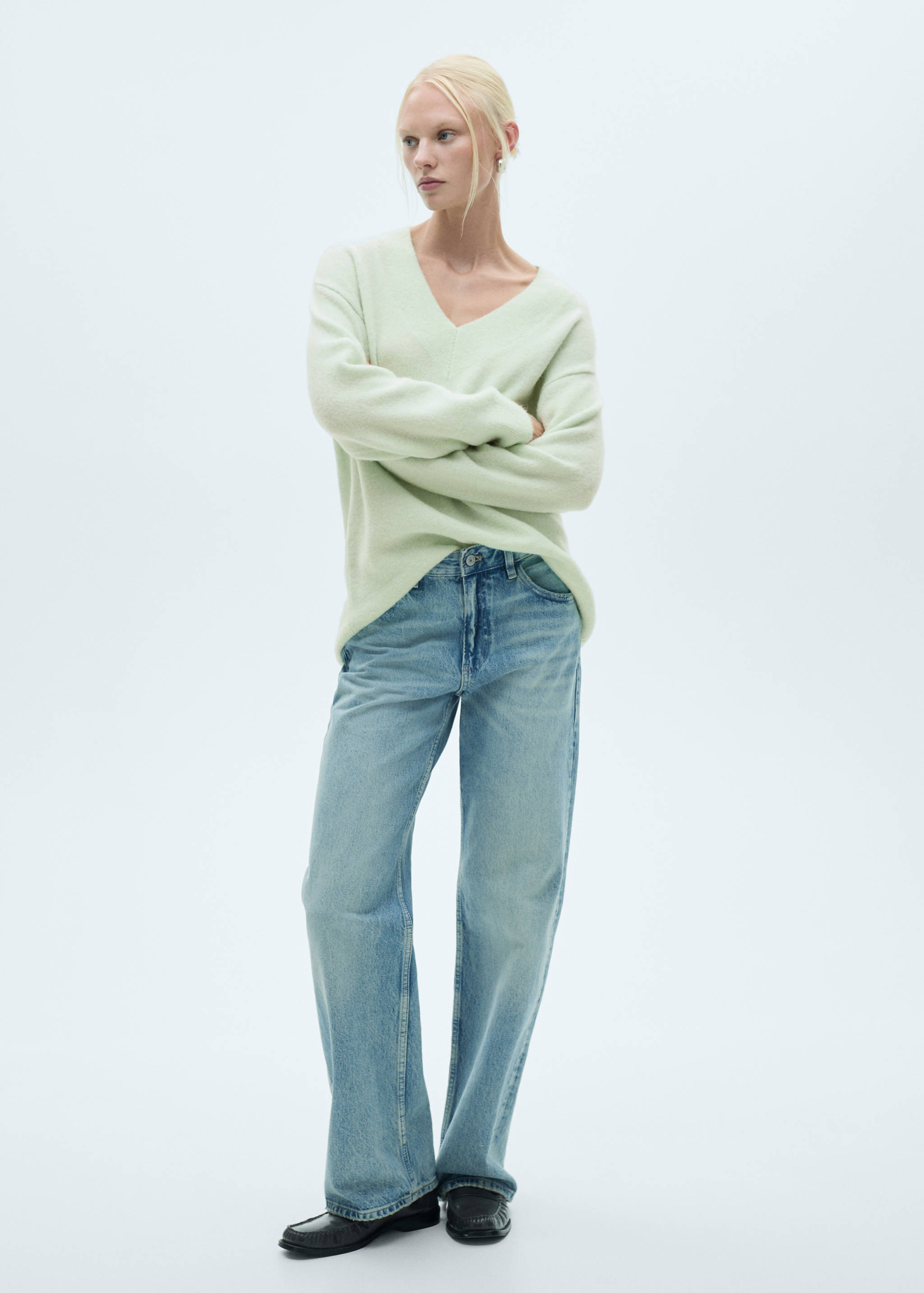 Oversized V-neck sweater - General plane