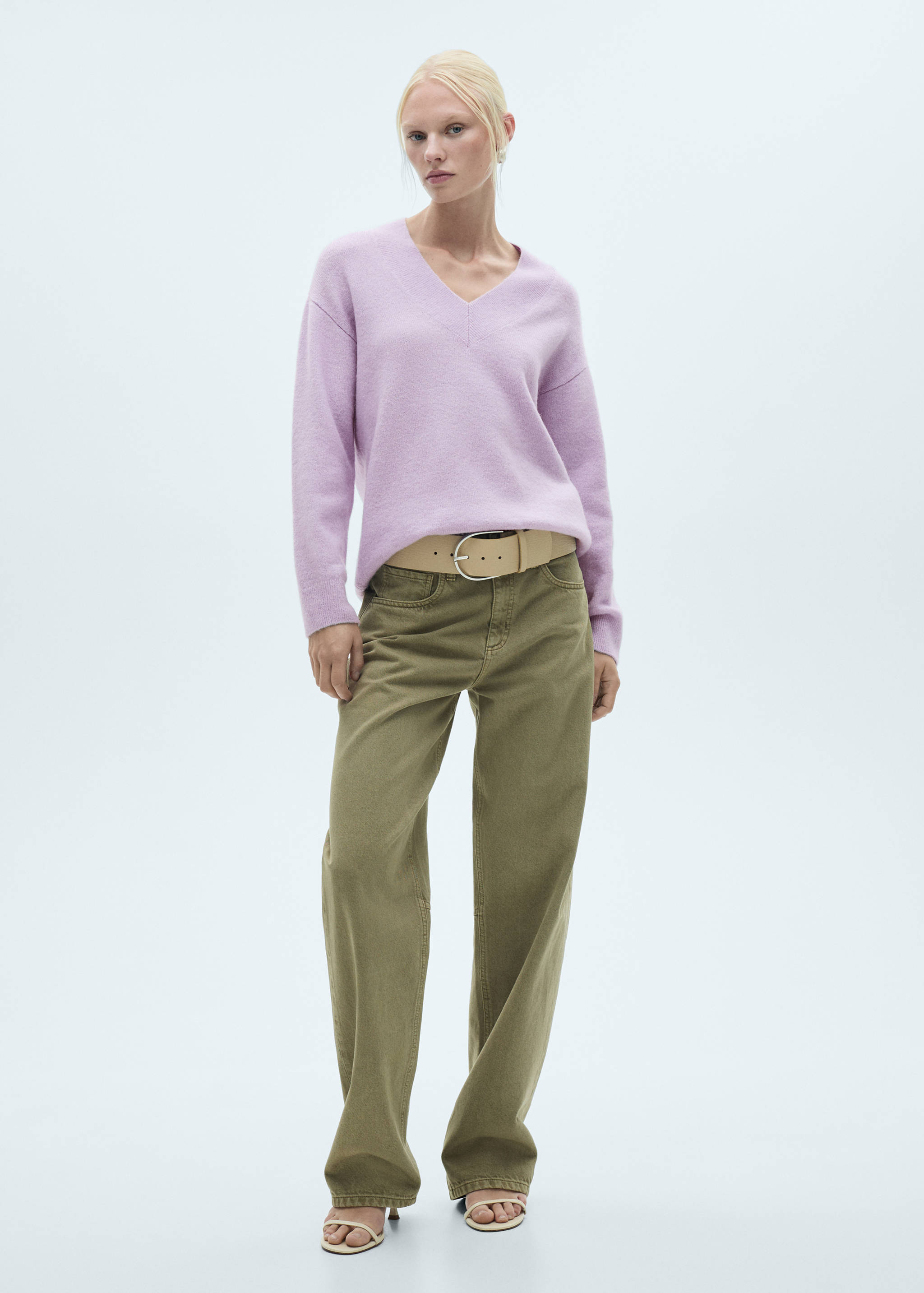 Oversized V-neck sweater - General plane