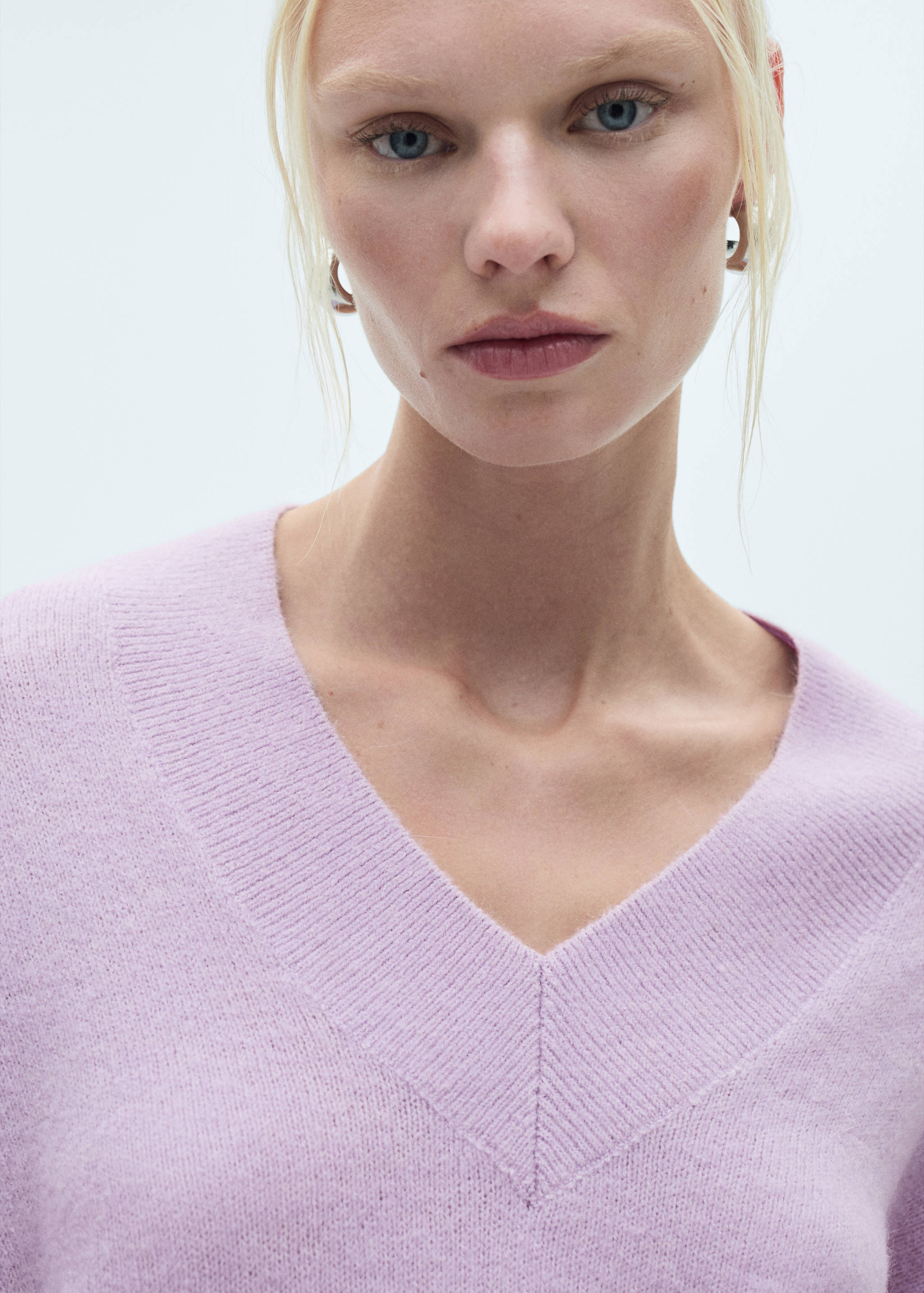 Oversized V-neck sweater - Details of the article 1