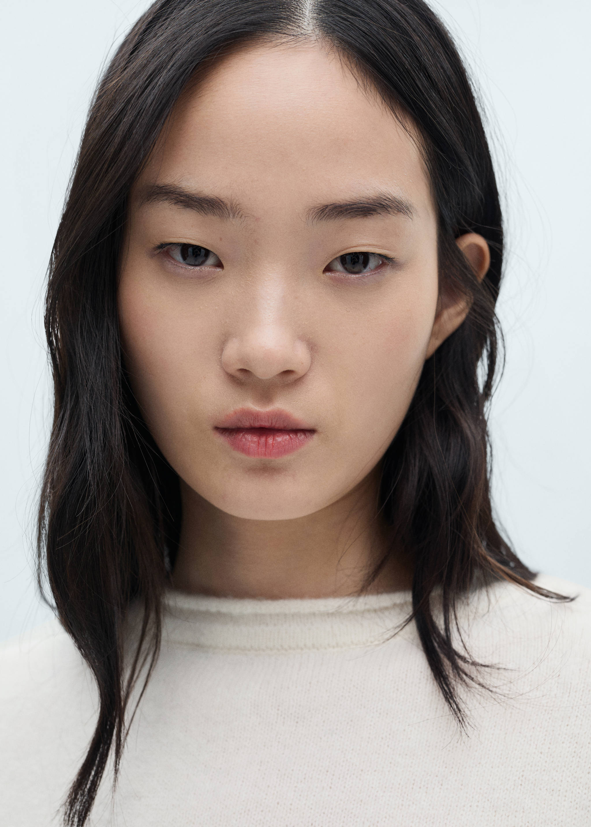 Round-neck sweater with buttons - Details of the article 1