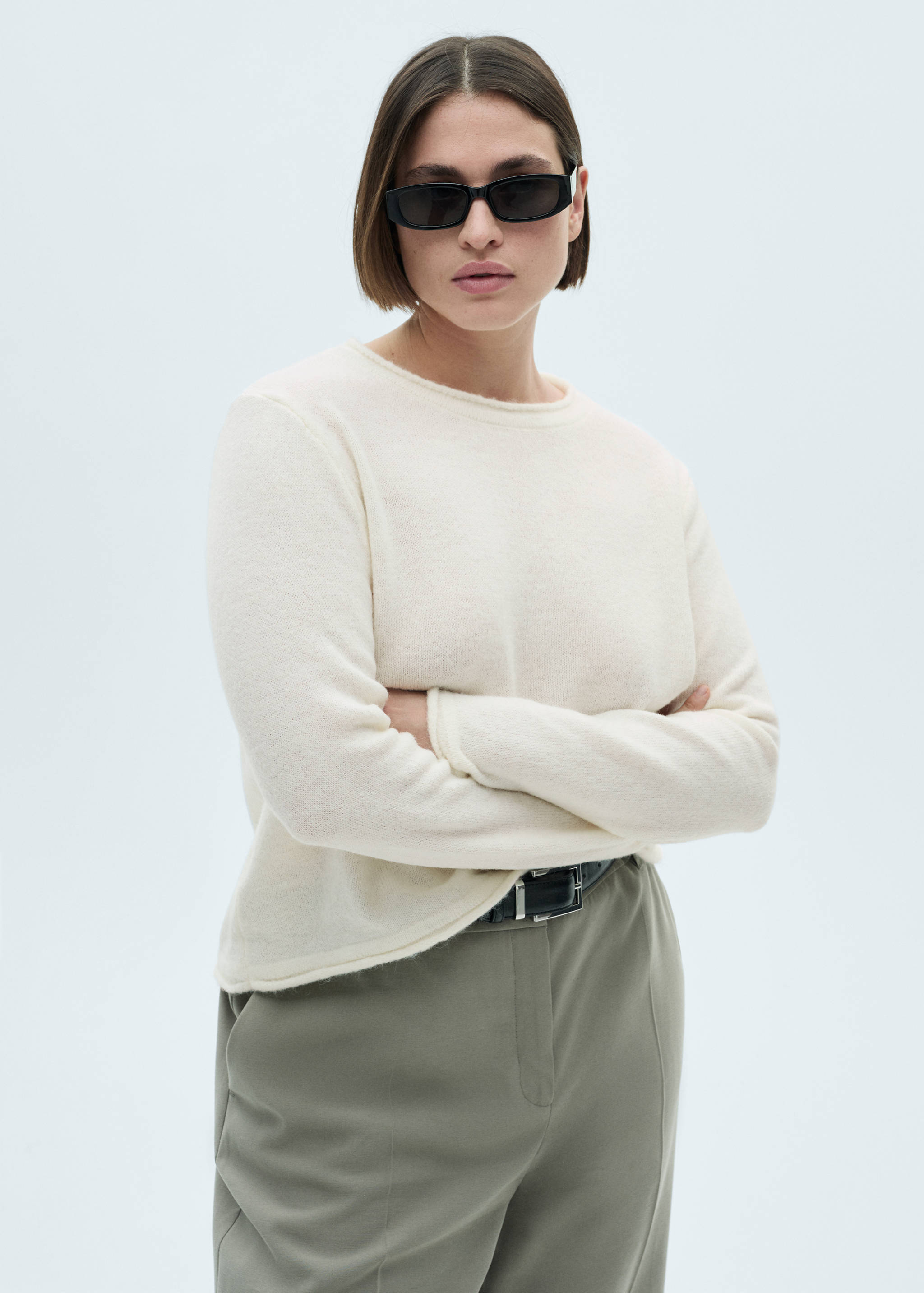 Round-neck sweater with buttons - Details of the article 5