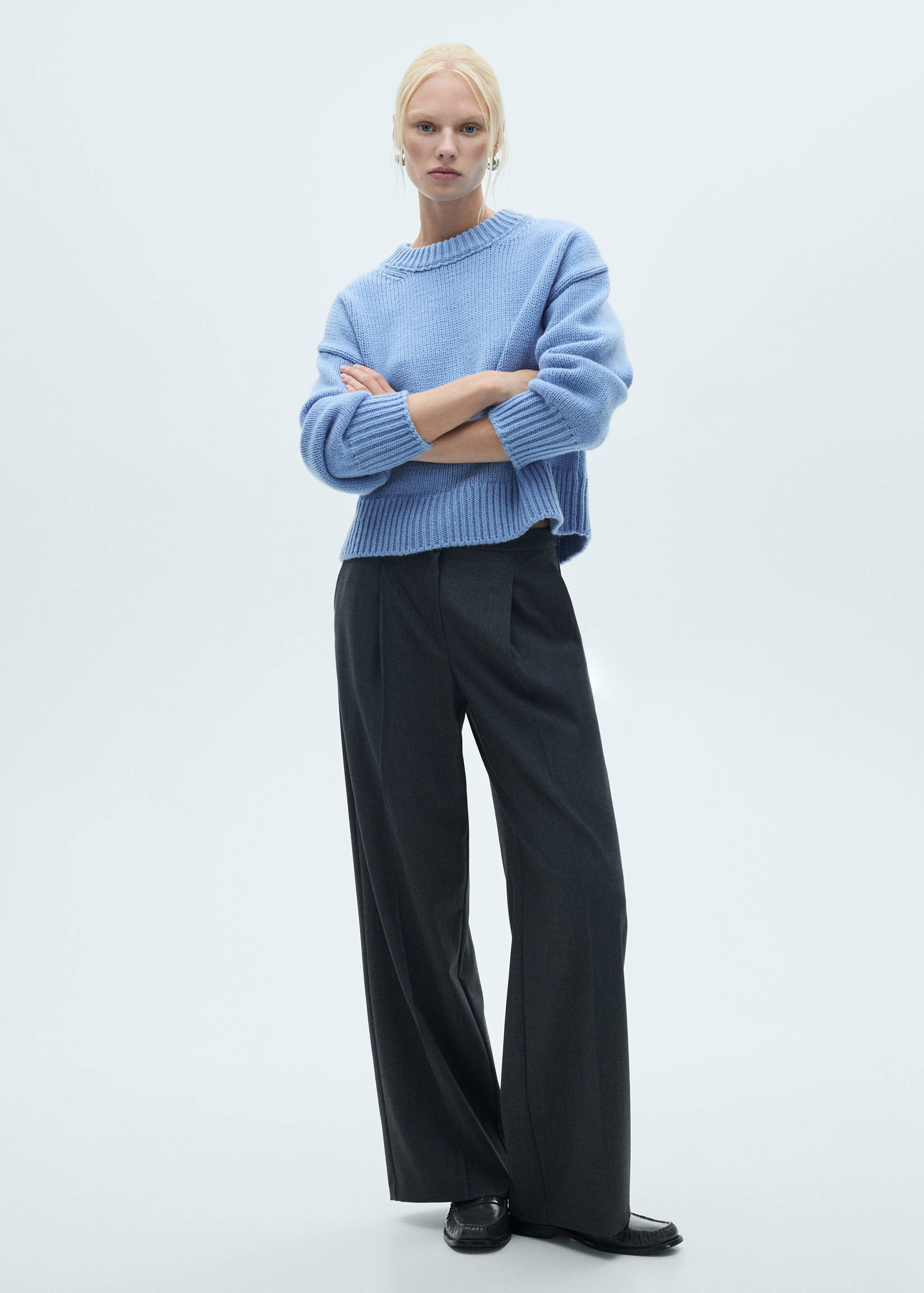 Round-neck knitted sweater - General plane