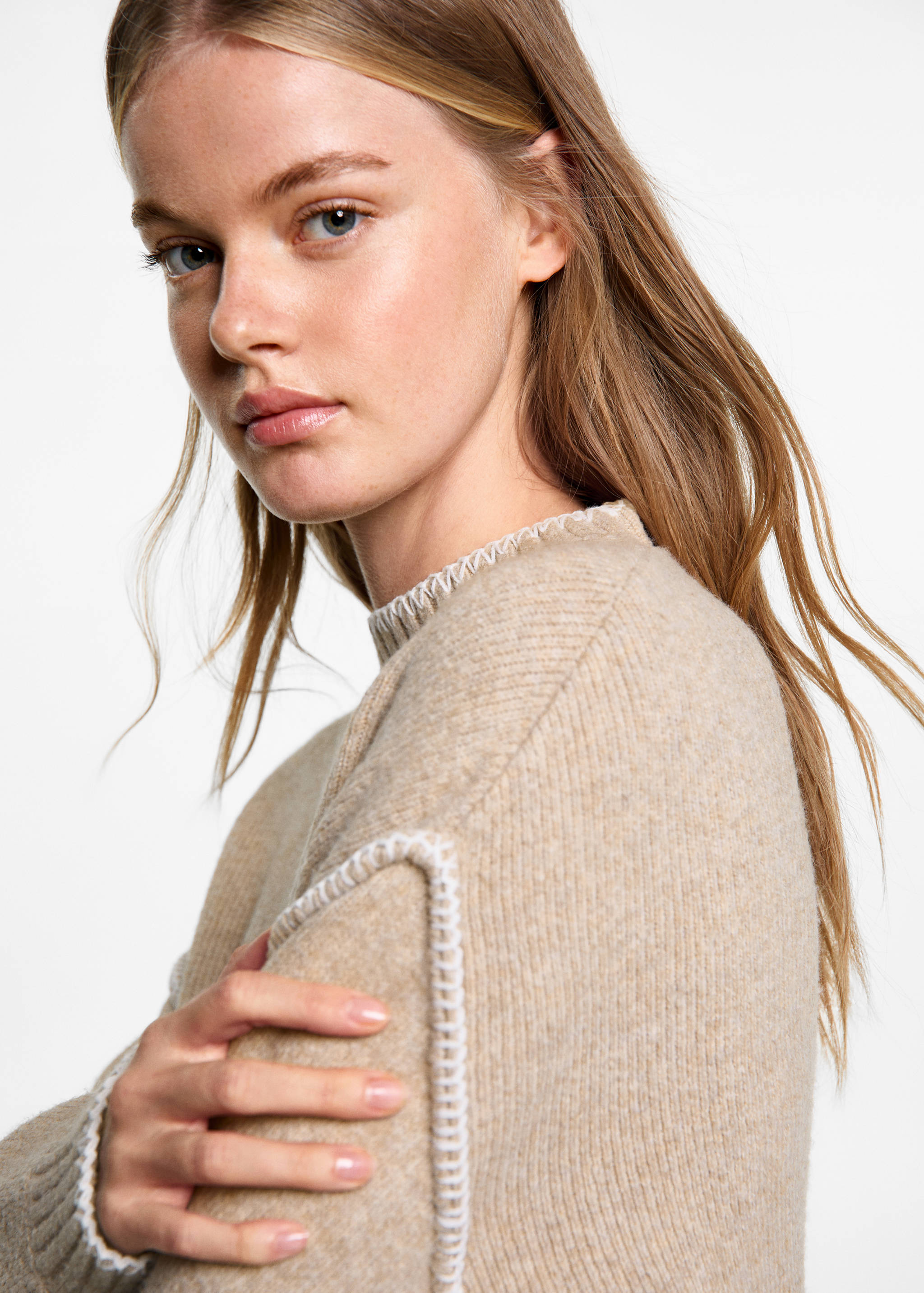 Sweater with decorative seam - Details of the article 1