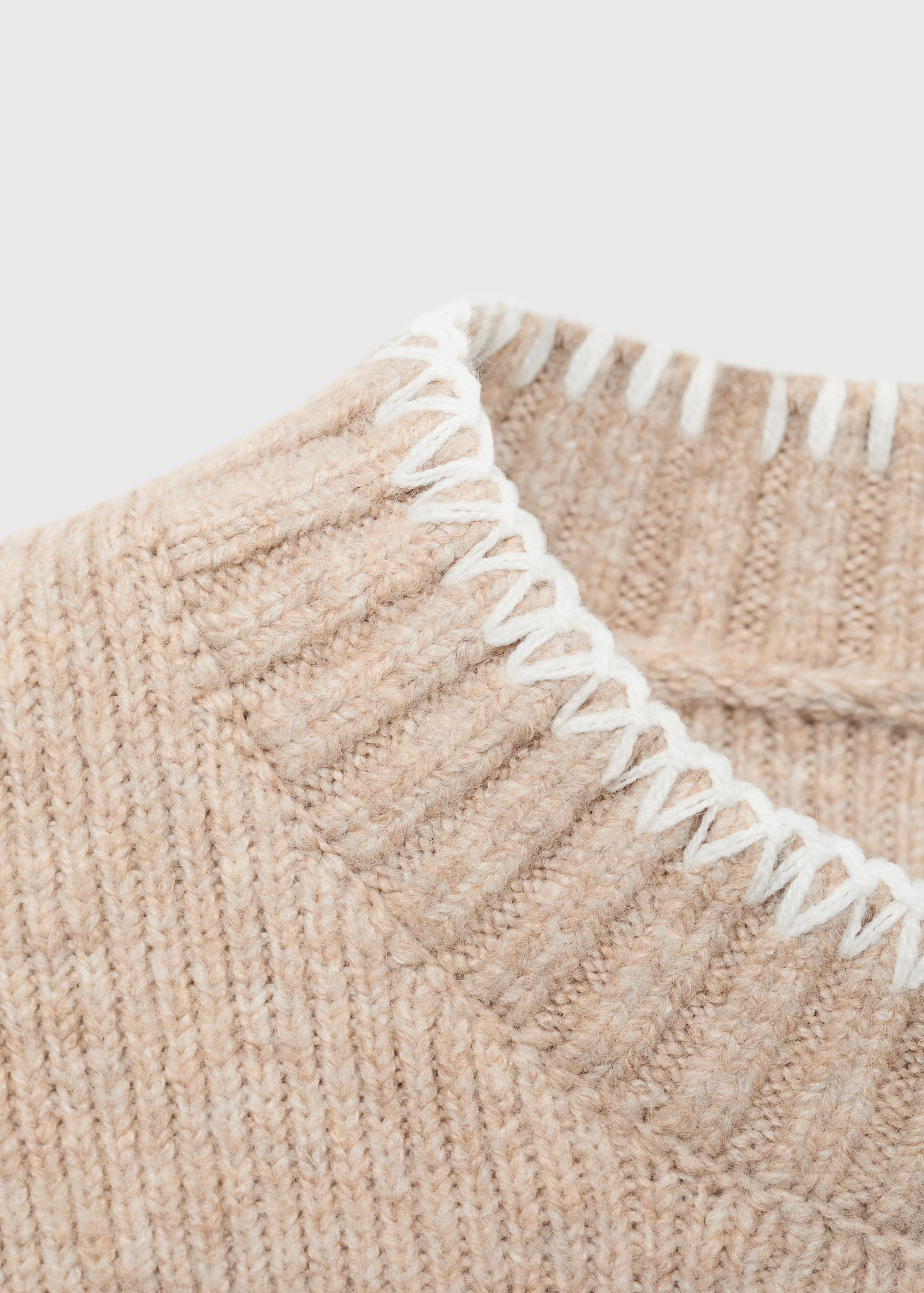 Sweater with decorative seam - Details of the article 8