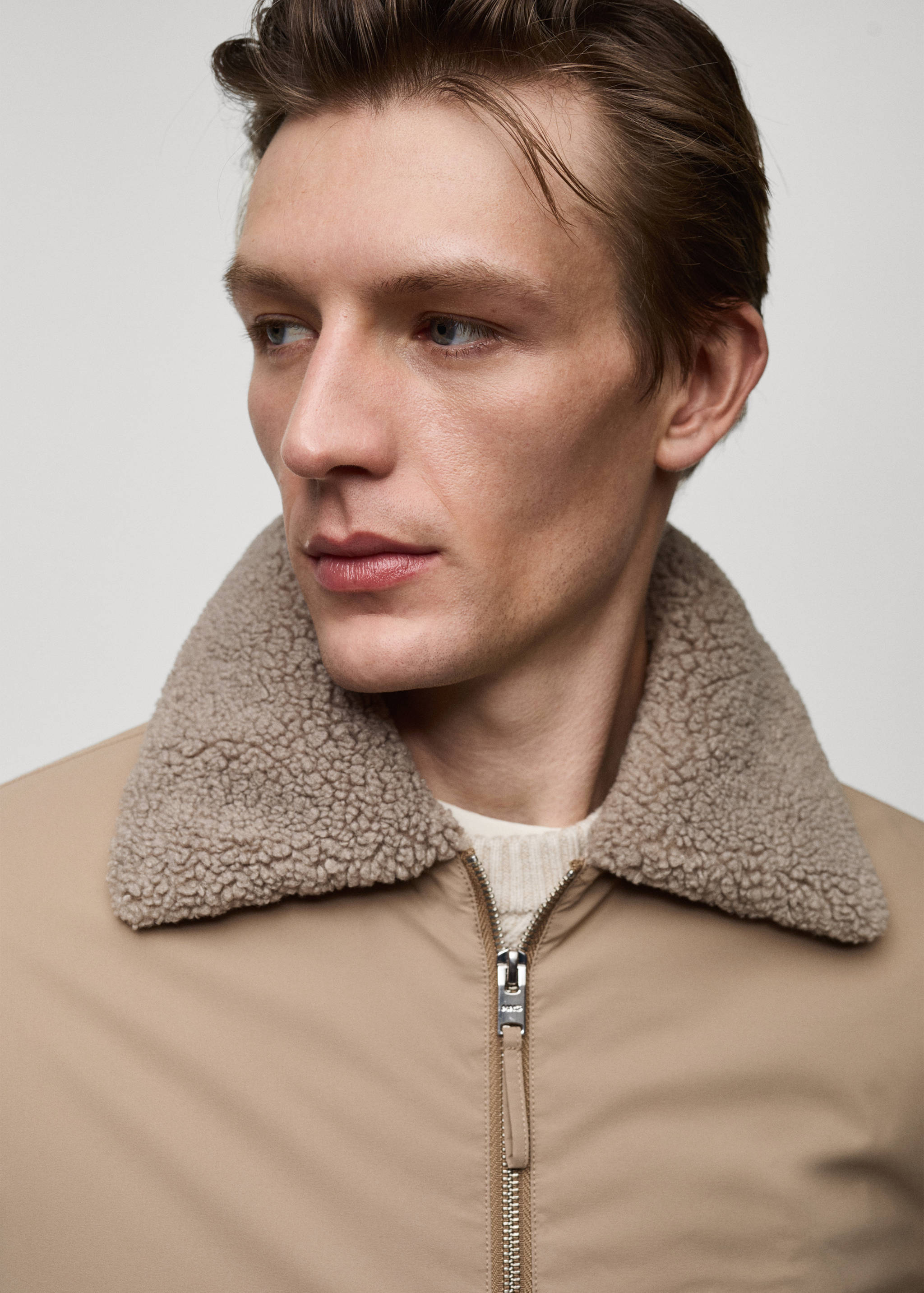 Water-repellent jacket with sheepskin collar - Details of the article 1