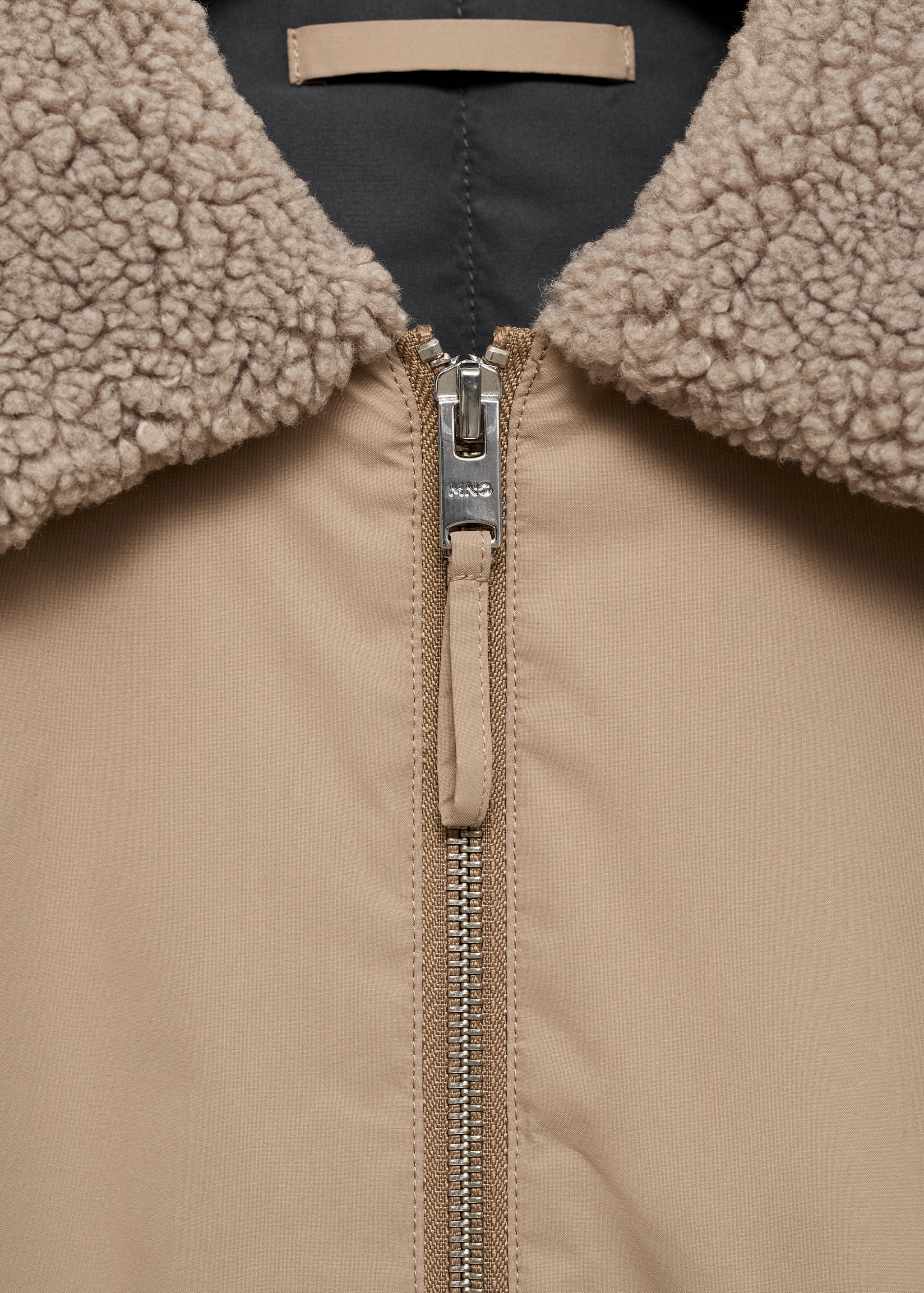 Water-repellent jacket with sheepskin collar - Details of the article 0
