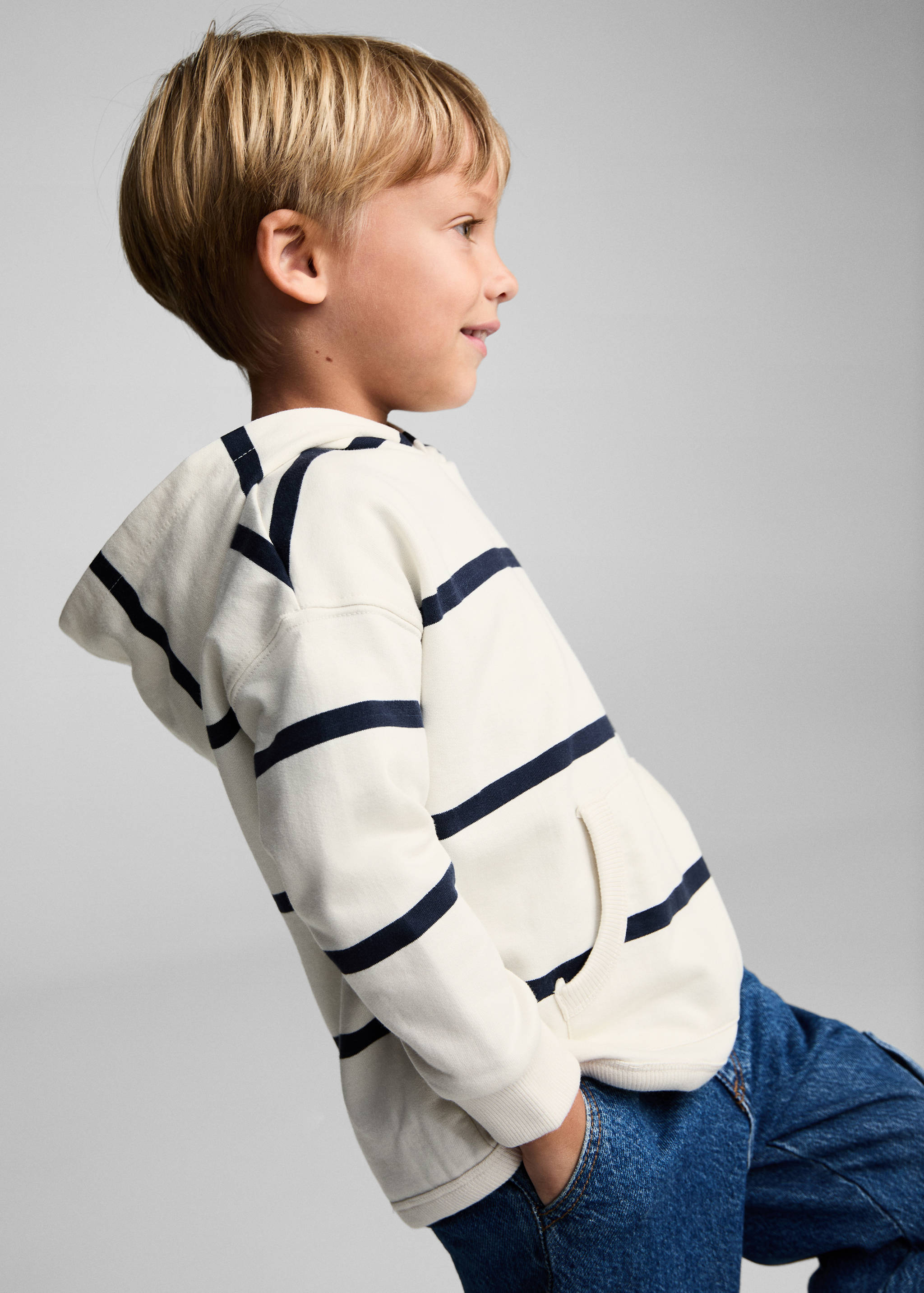 Striped hooded sweatshirt - Details of the article 4
