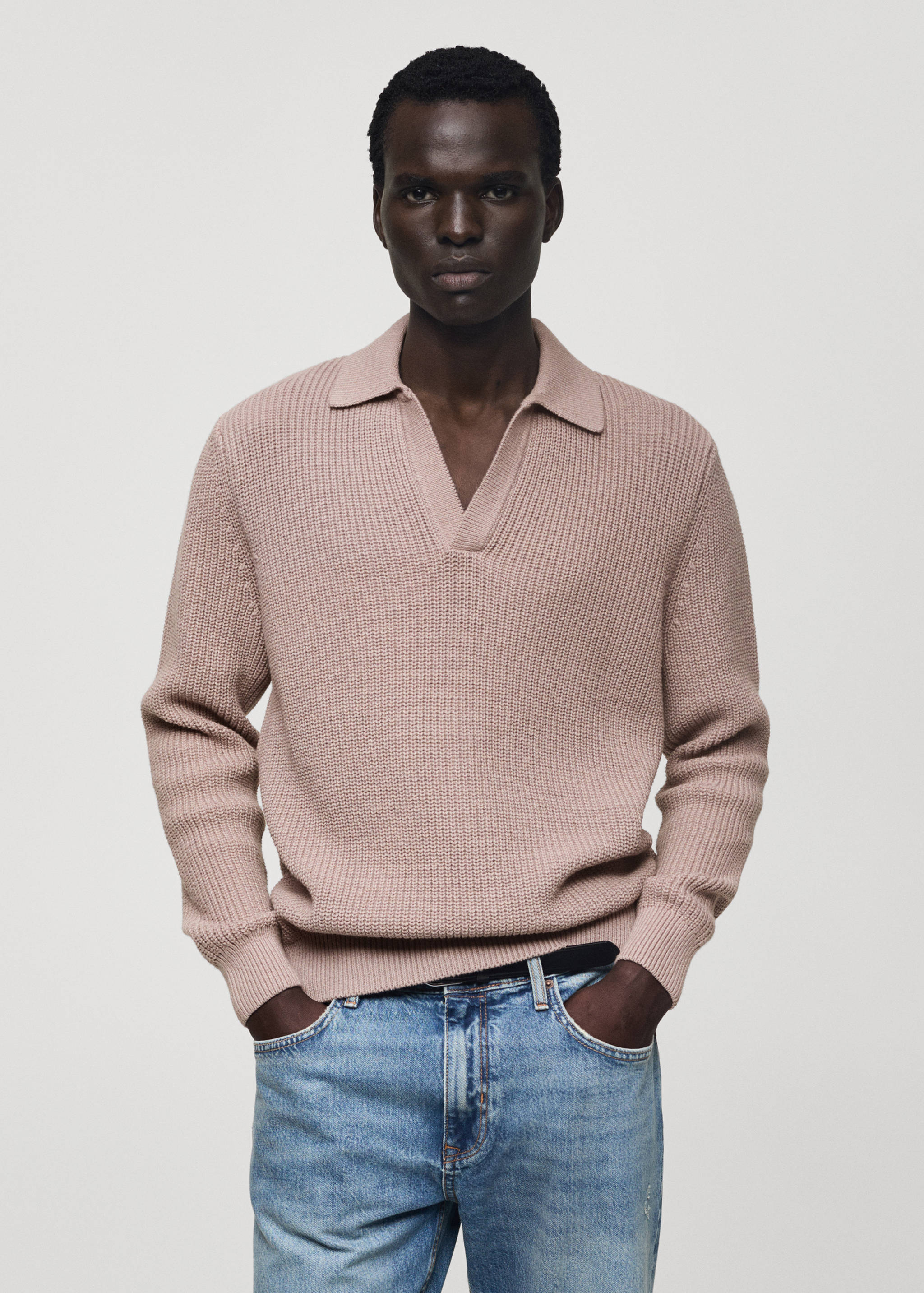 Поло из хлопкового трикотажа - Средний план