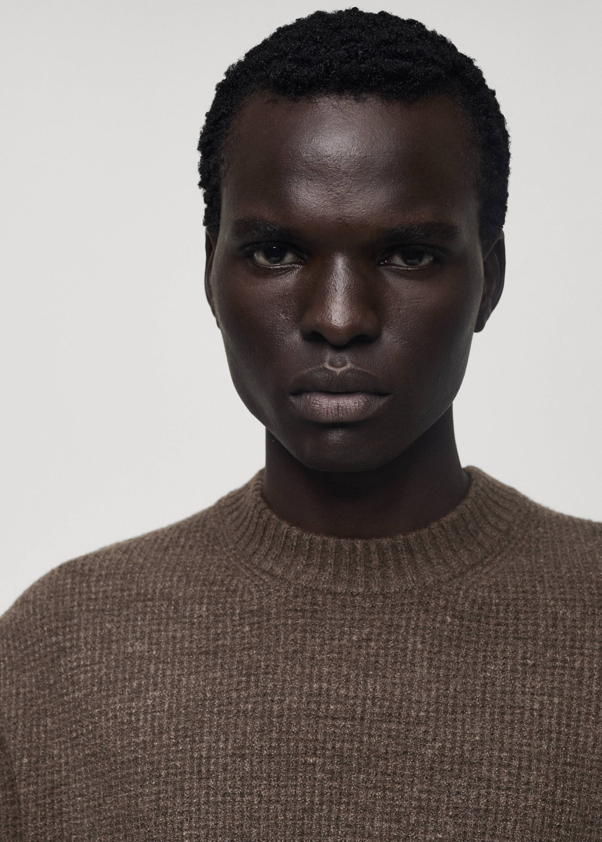 Knitted sweater with check structure - Details of the article 1