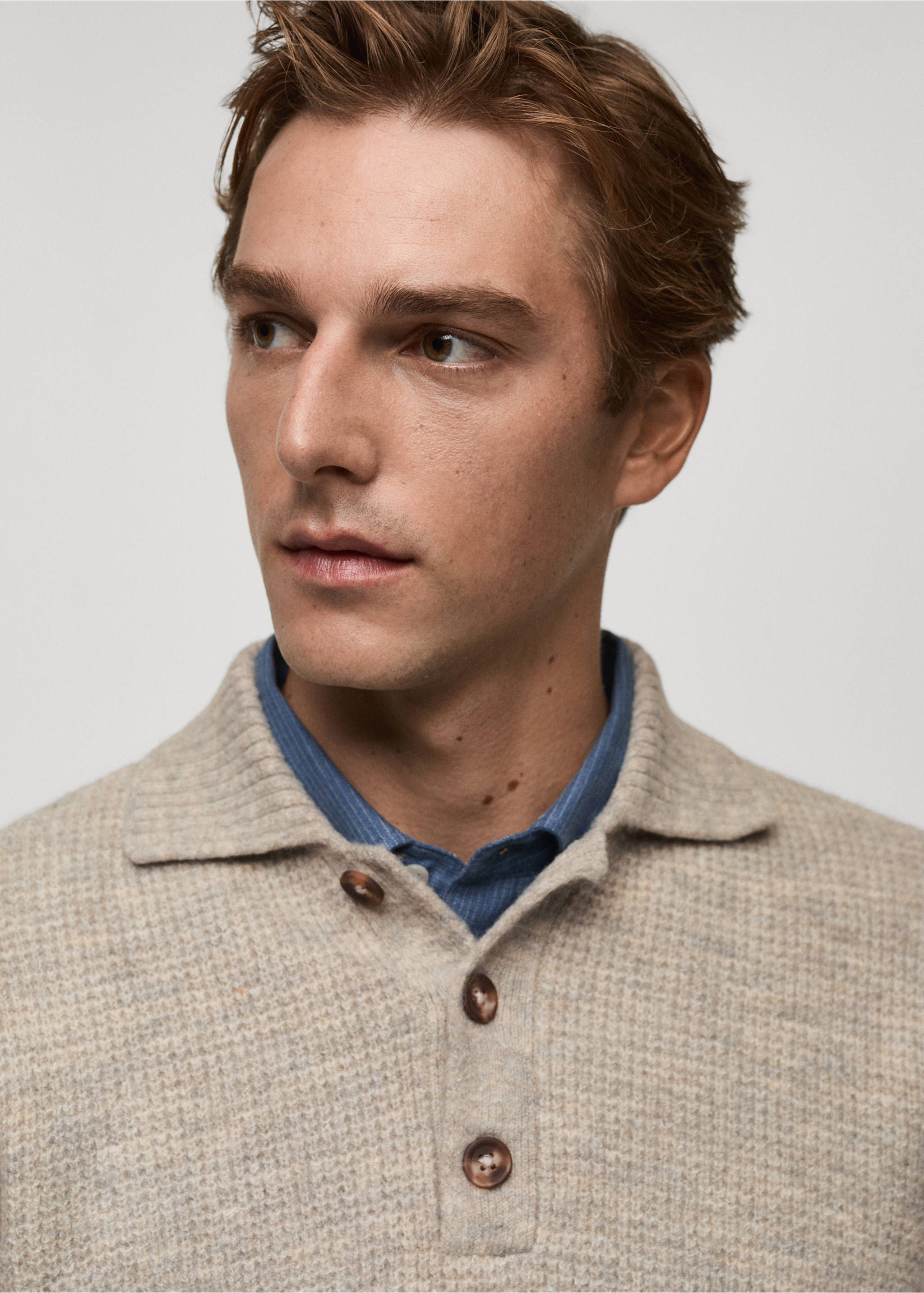 Regular-fit knitted polo sweater - Details of the article 1, Sand. Ref: 77007954-00.