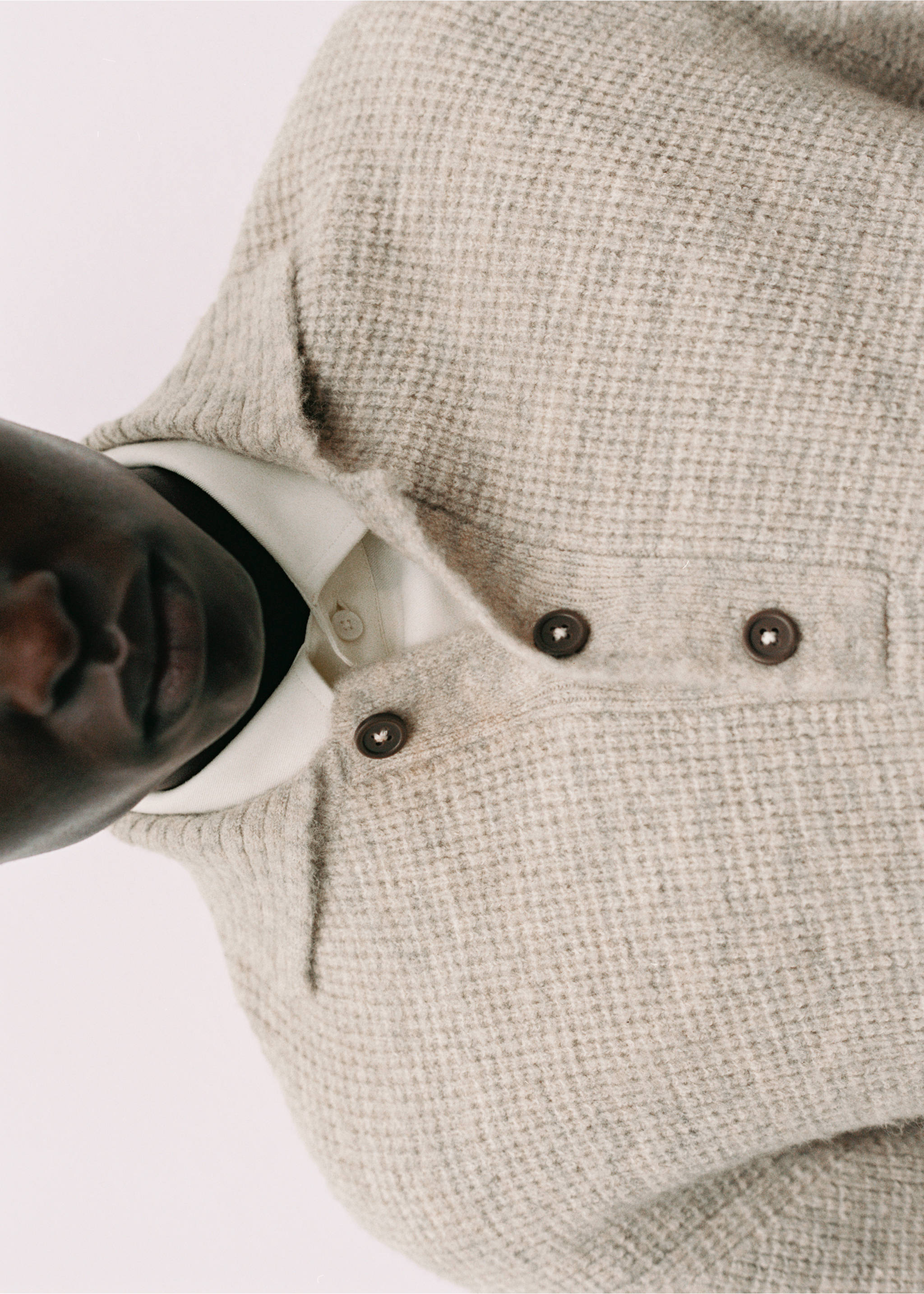 Regular-fit knitted polo sweater - Details of the article 3, Sand. Ref: 77007954-00.