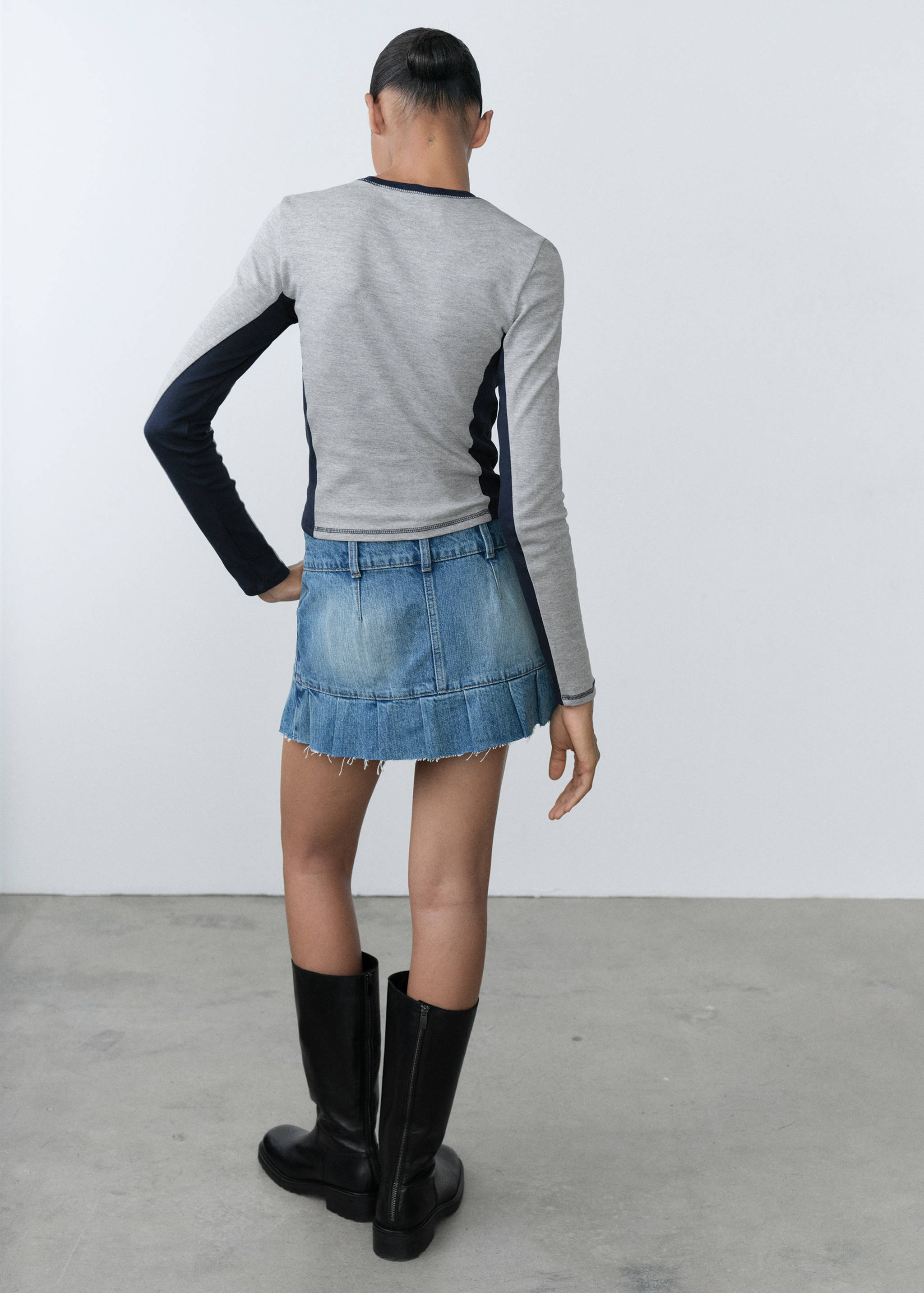 Cotton t-shirt with contrasting panels - Reverse of the article