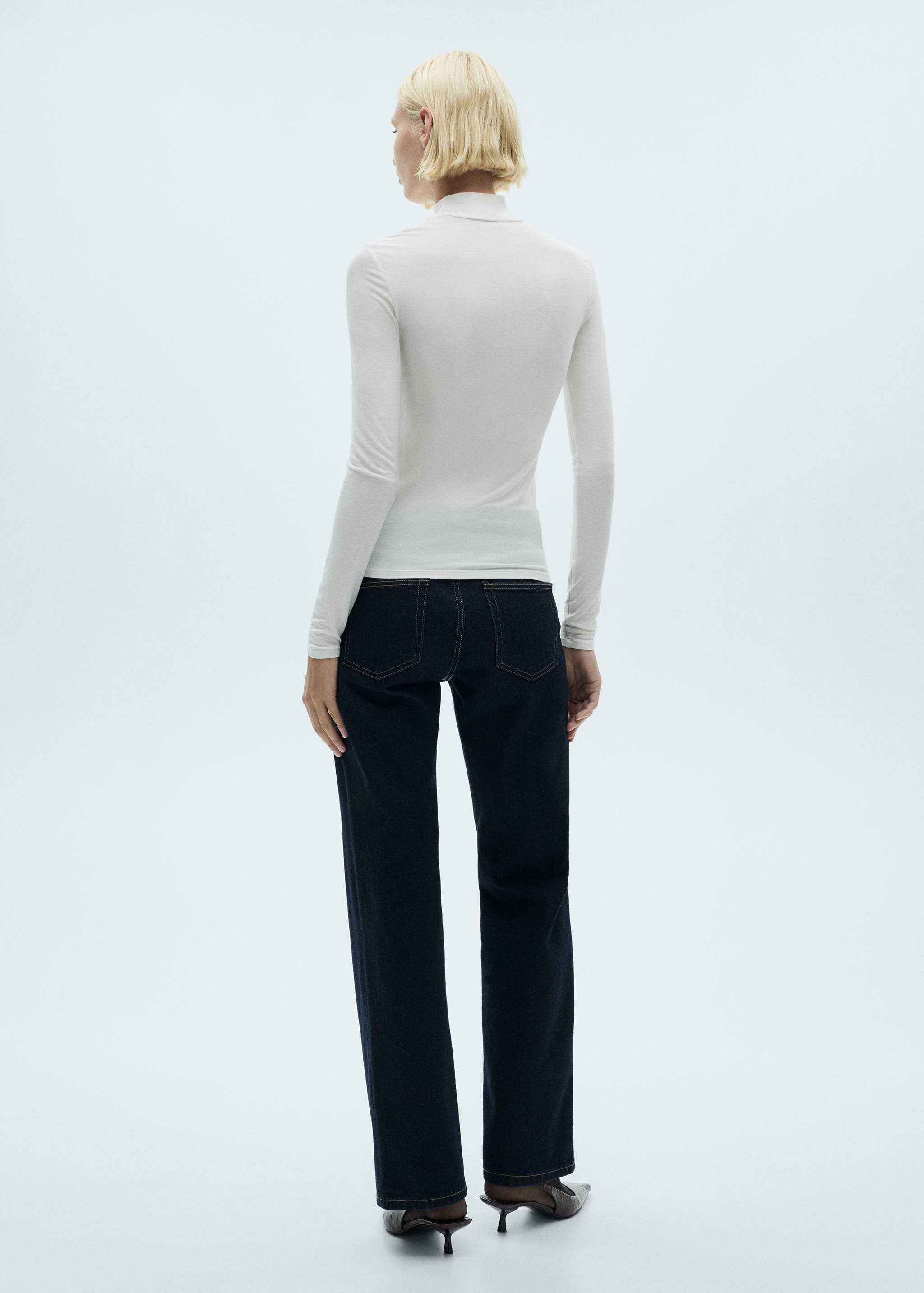 Turtleneck T-shirt - Reverse of the article