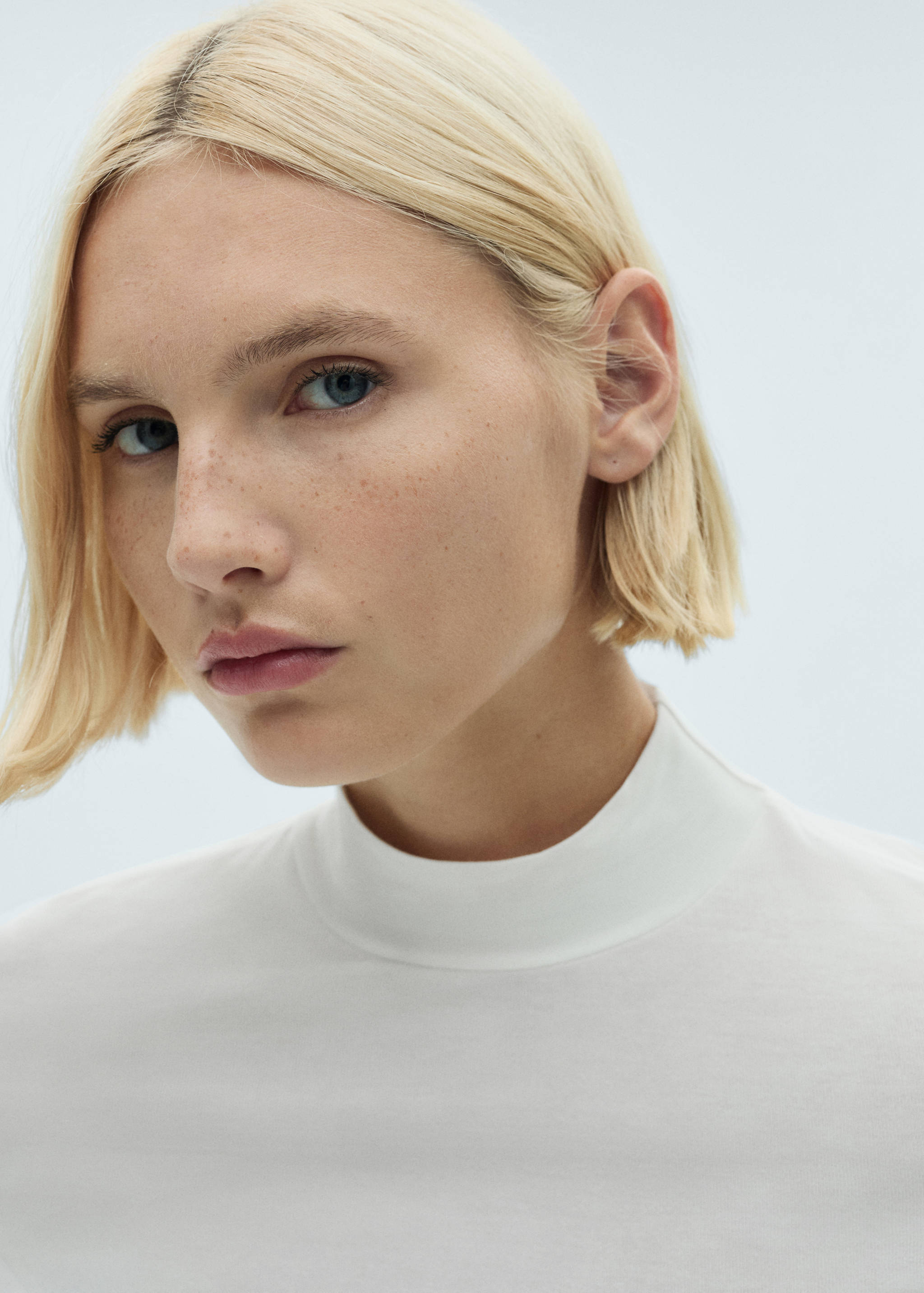 Turtleneck T-shirt - Details of the article 1