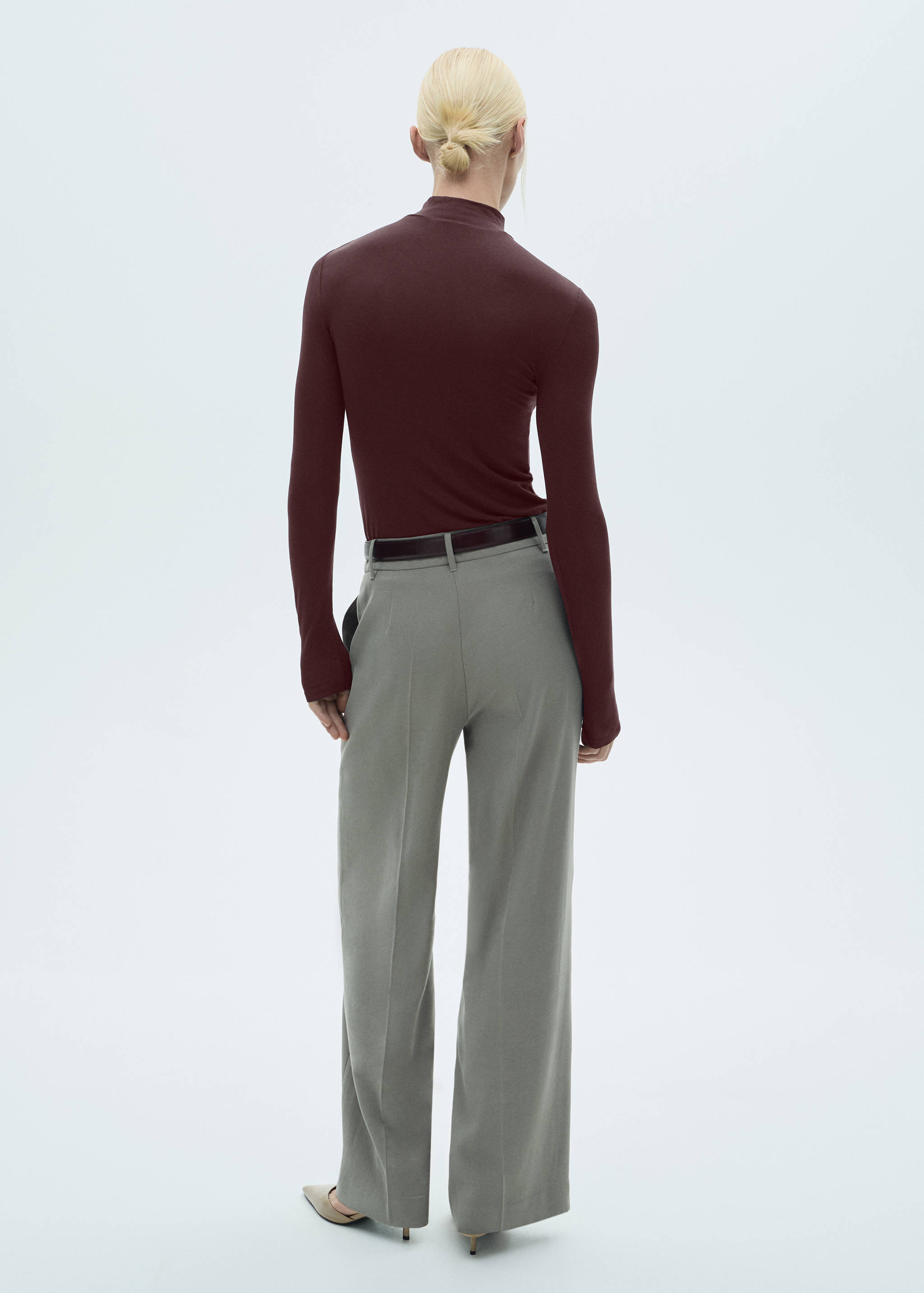 Turtleneck T-shirt - Reverse of the article