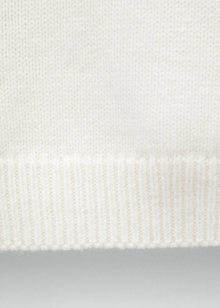Rounded neck wool sweater — Ecru