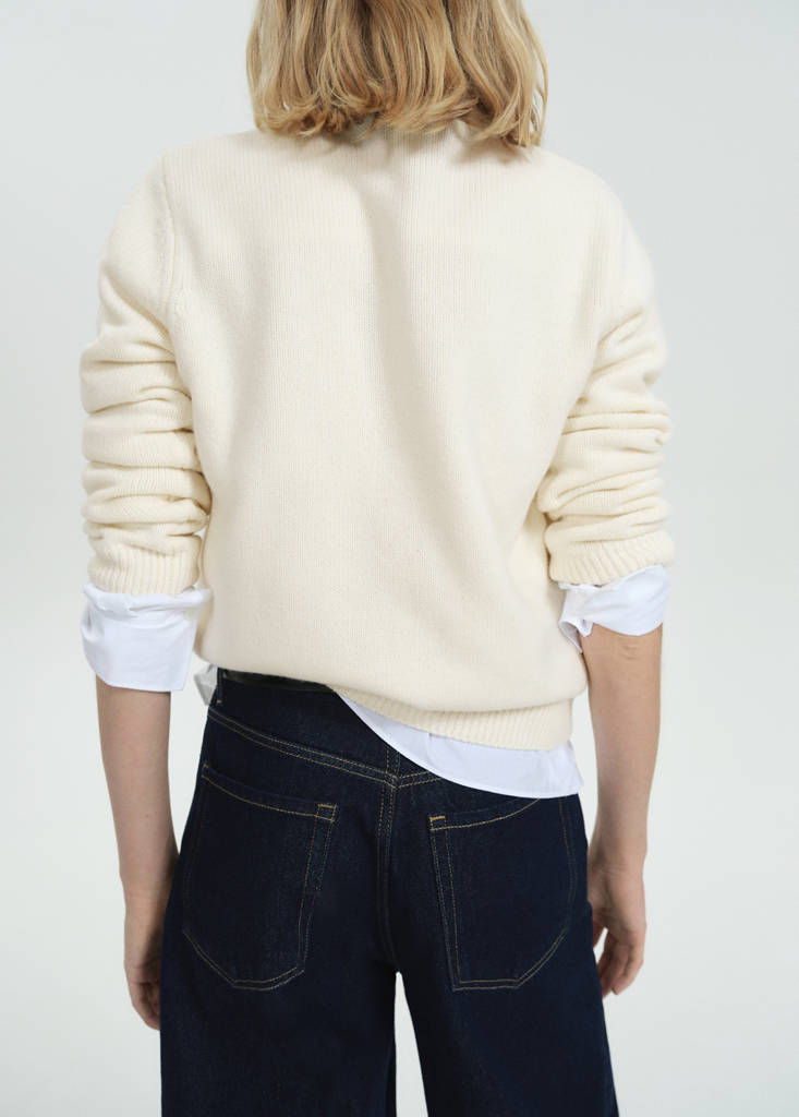 Rounded neck wool sweater — Ecru