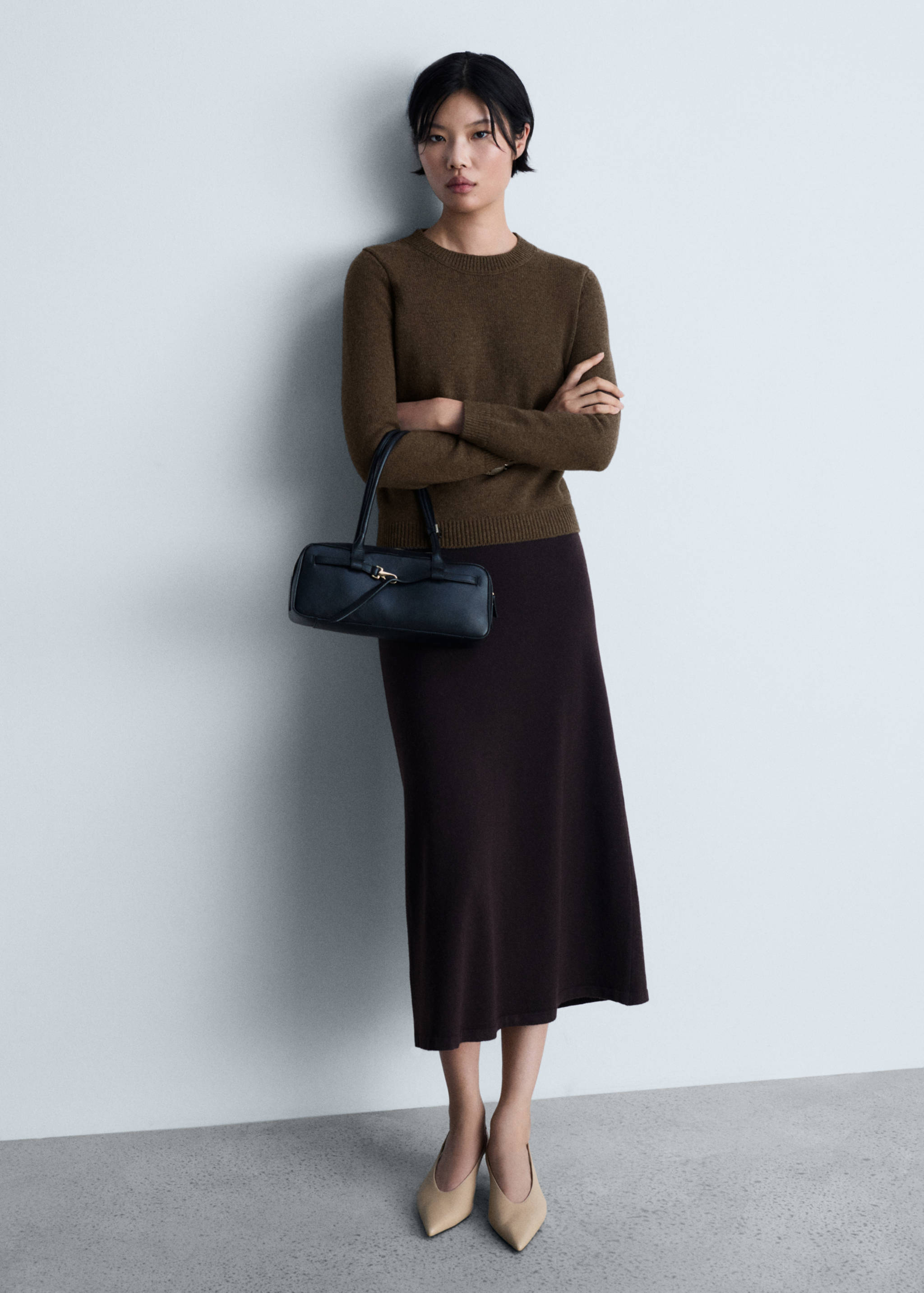 Rounded neck wool sweater - General plane