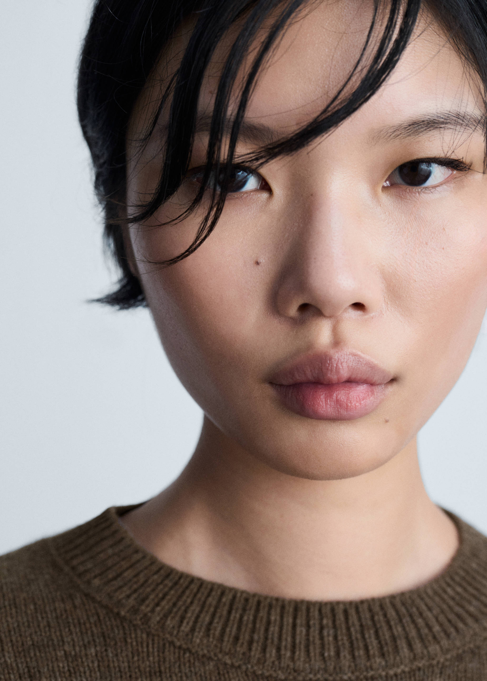 Rounded neck wool sweater - Details of the article 1