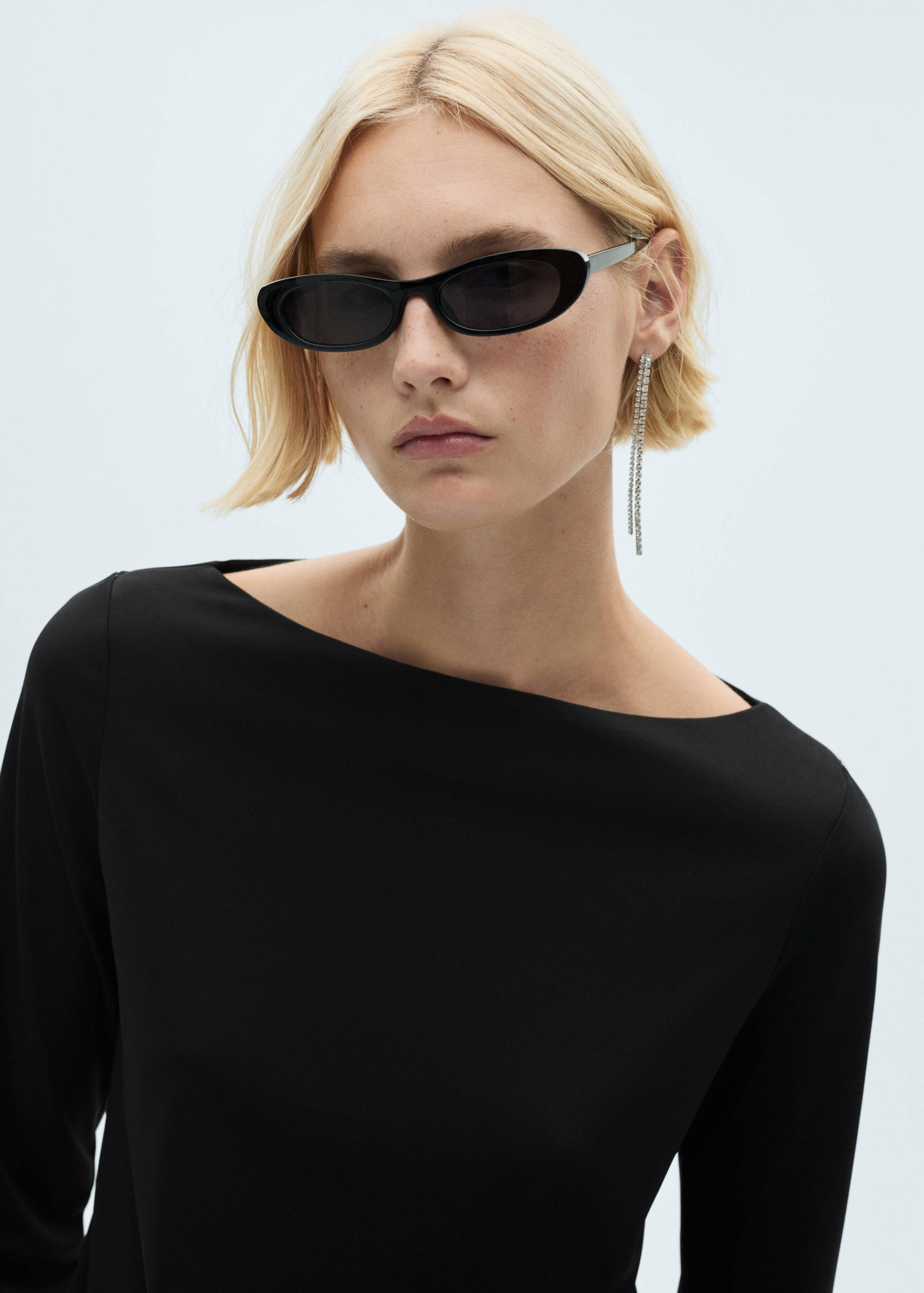 T-shirt with feather cuff detail - Details of the article 1