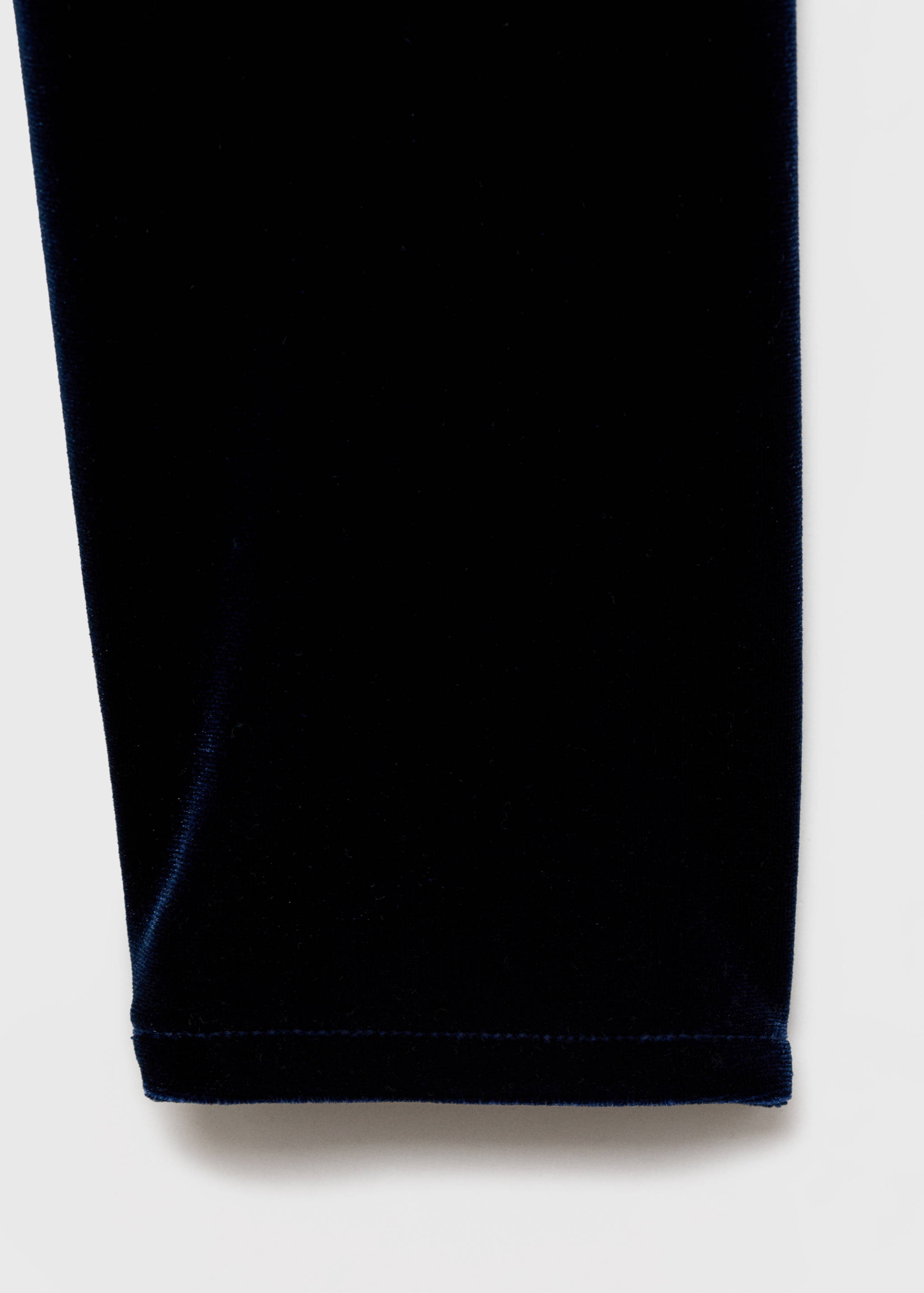 Low-cut velvet t-shirt - Details of the article 0