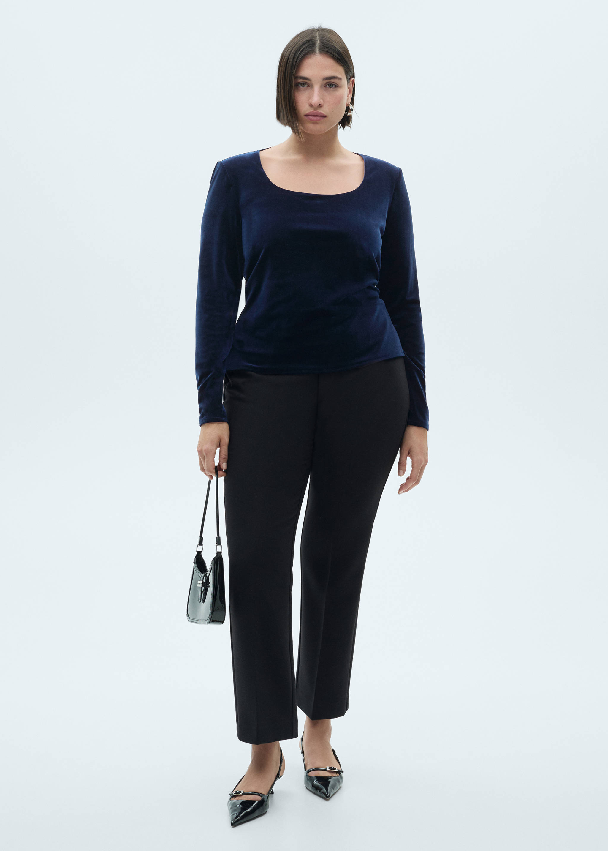 Low-cut velvet t-shirt - Details of the article 3