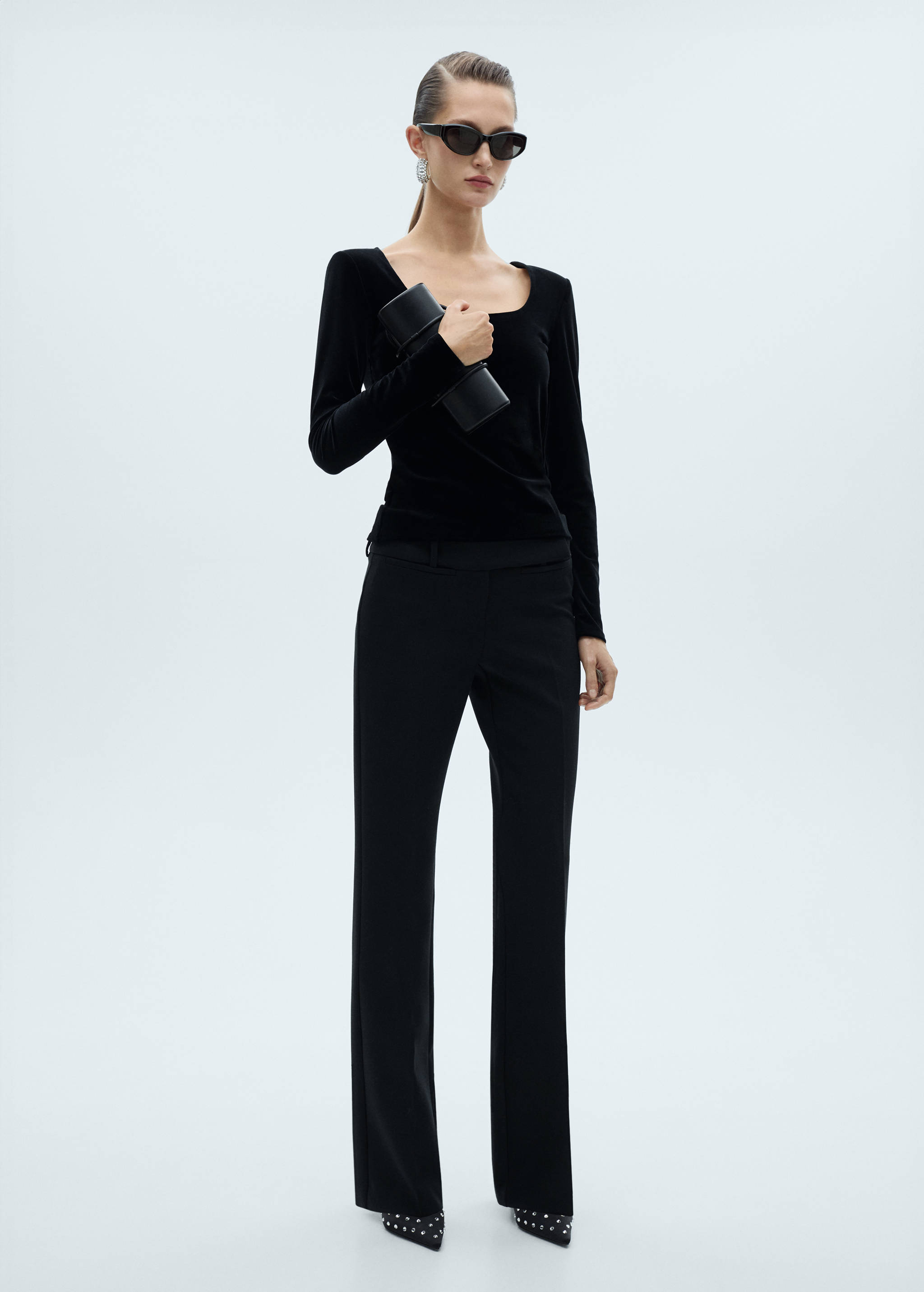 Low-cut velvet t-shirt - General plane