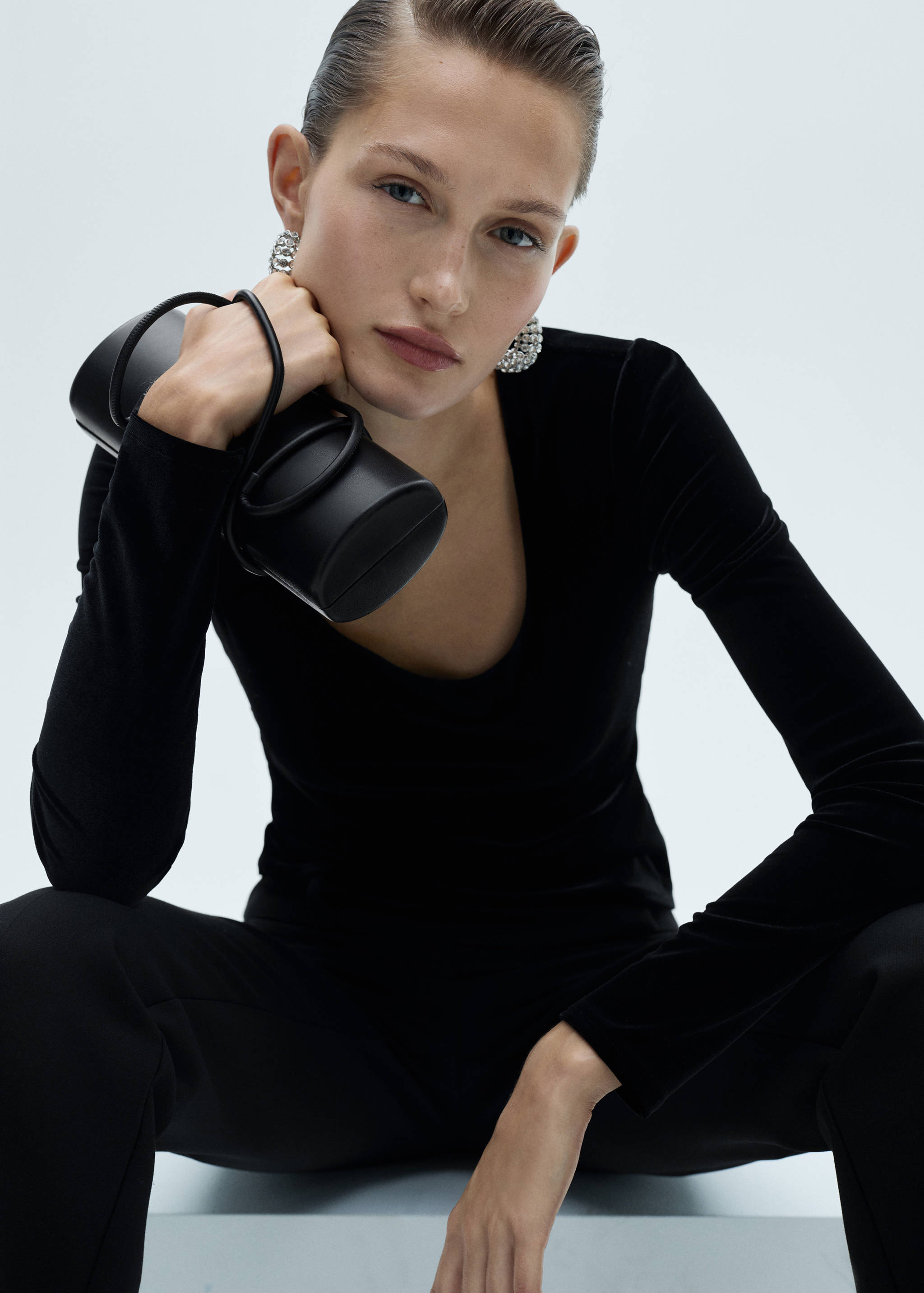 Low-cut velvet t-shirt - Medium plane