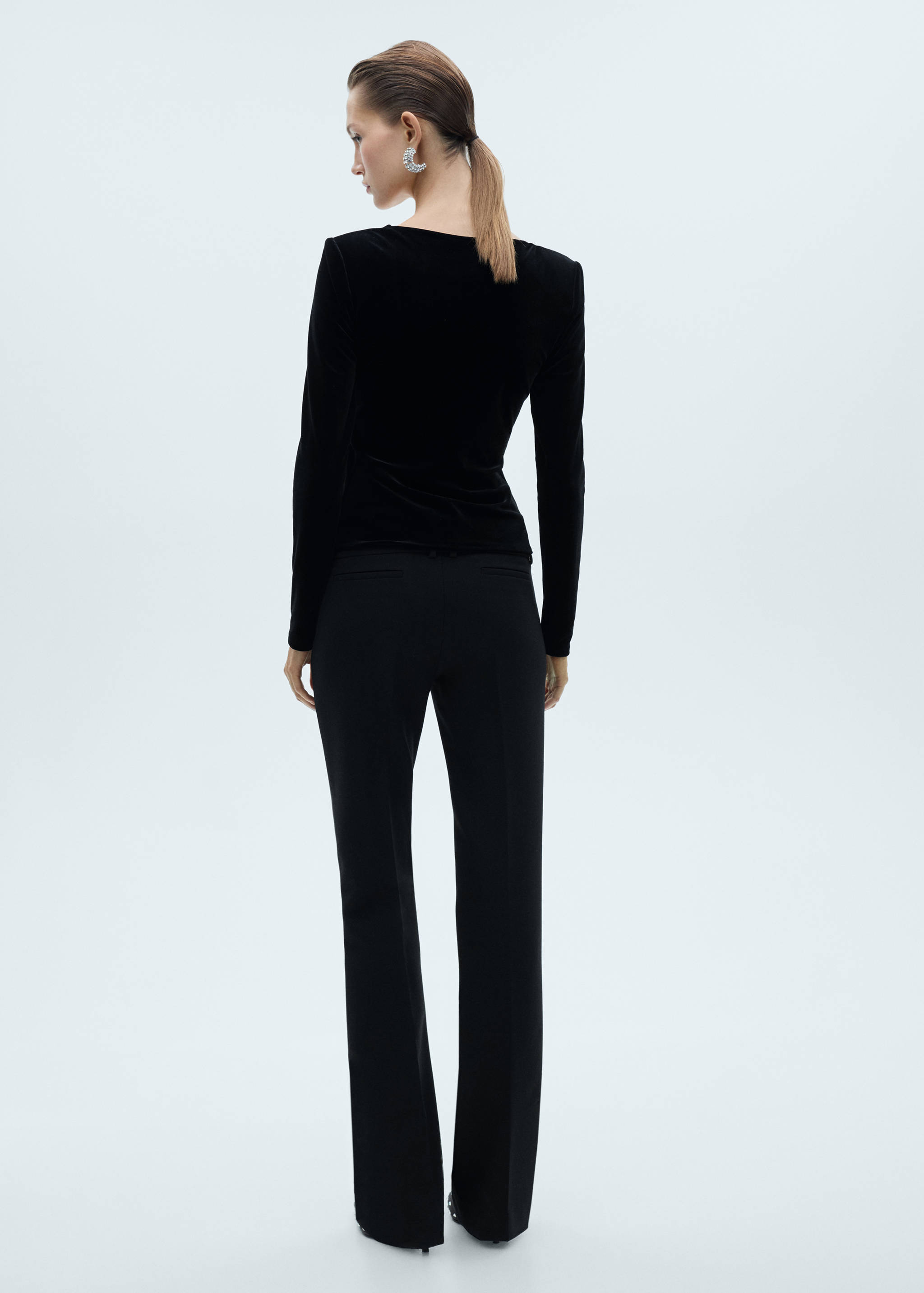 Low-cut velvet t-shirt - Reverse of the article