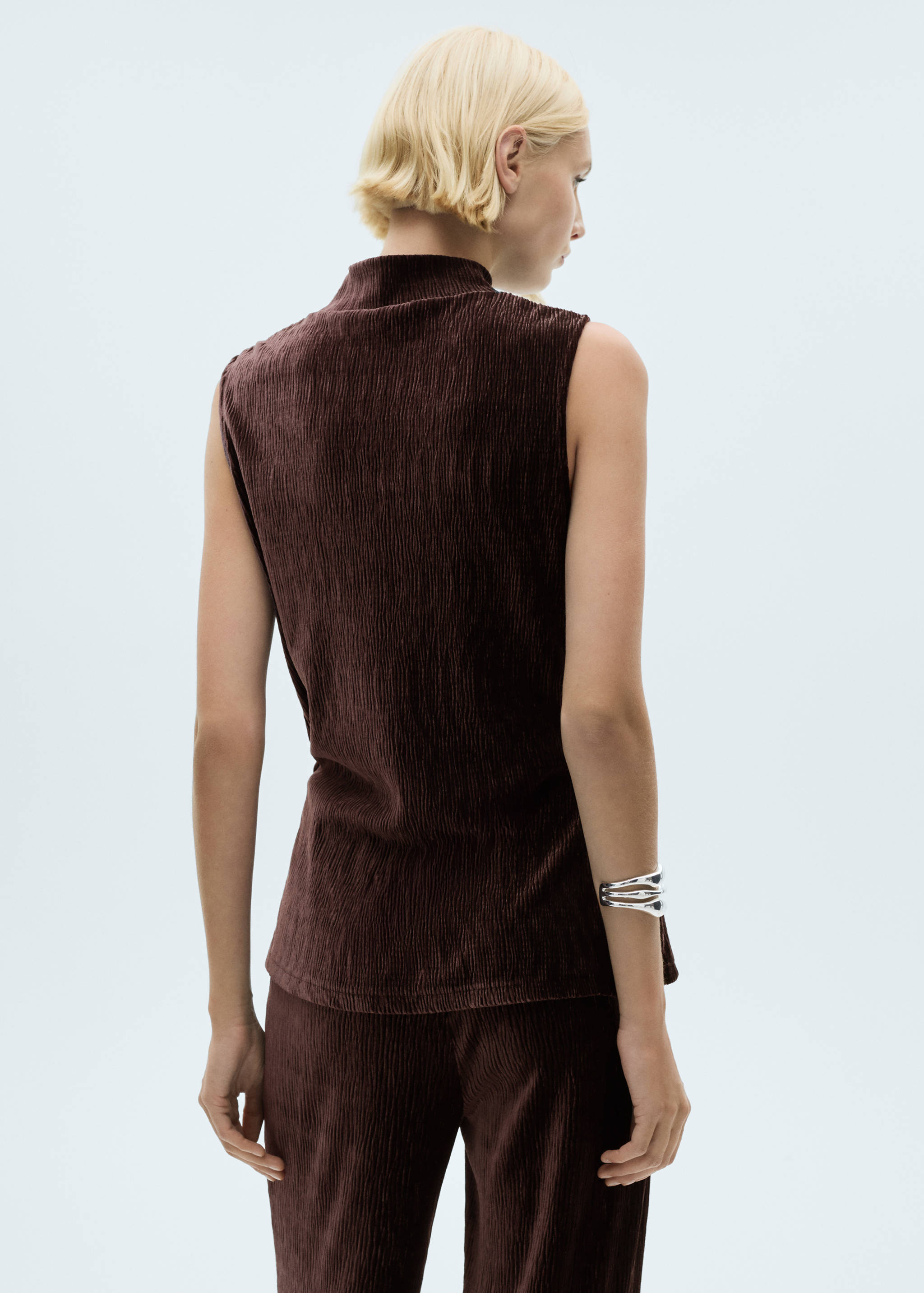 Perkins neck velvet top - Reverse of the article