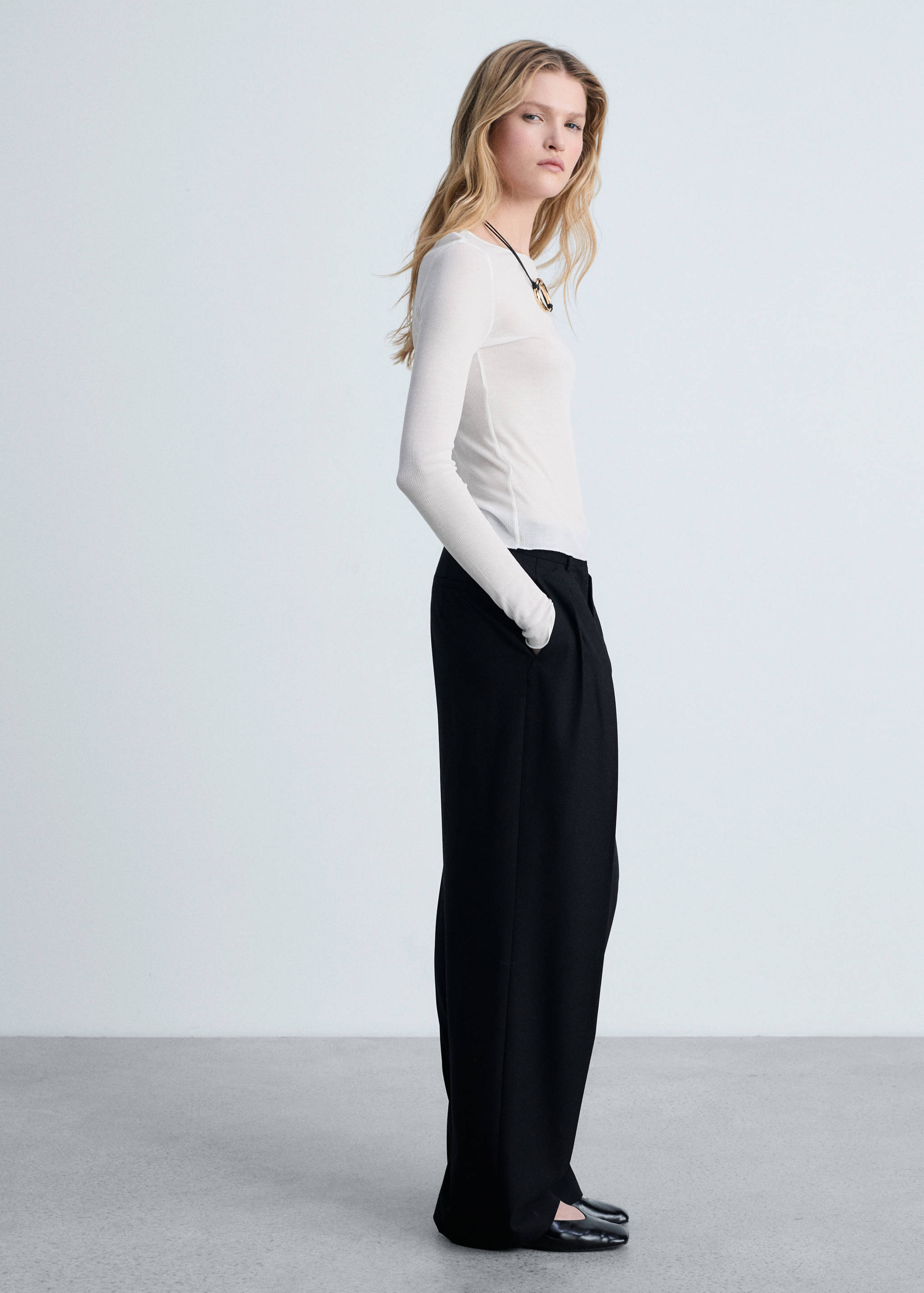 Fine ribbed knit top - General plane