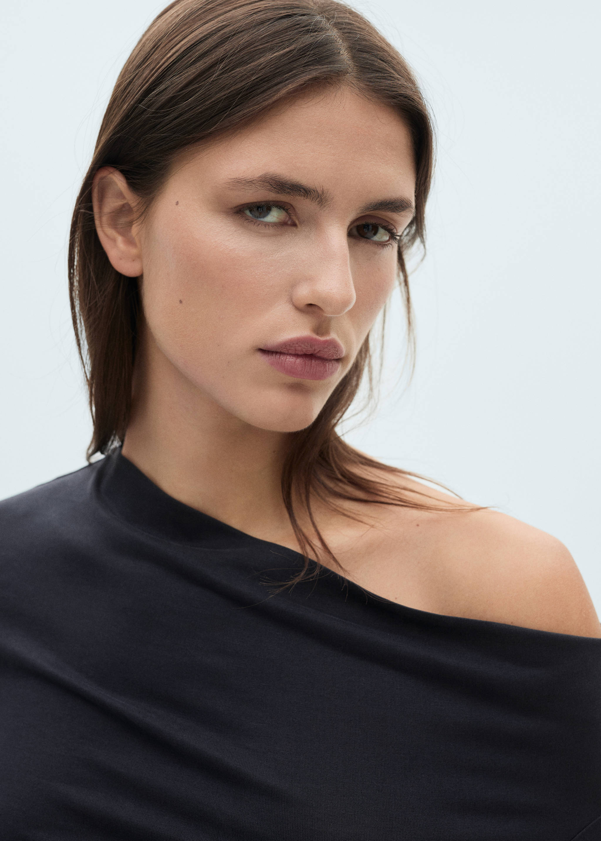 Asymmetrical long-sleeved t-shirt - Details of the article 1