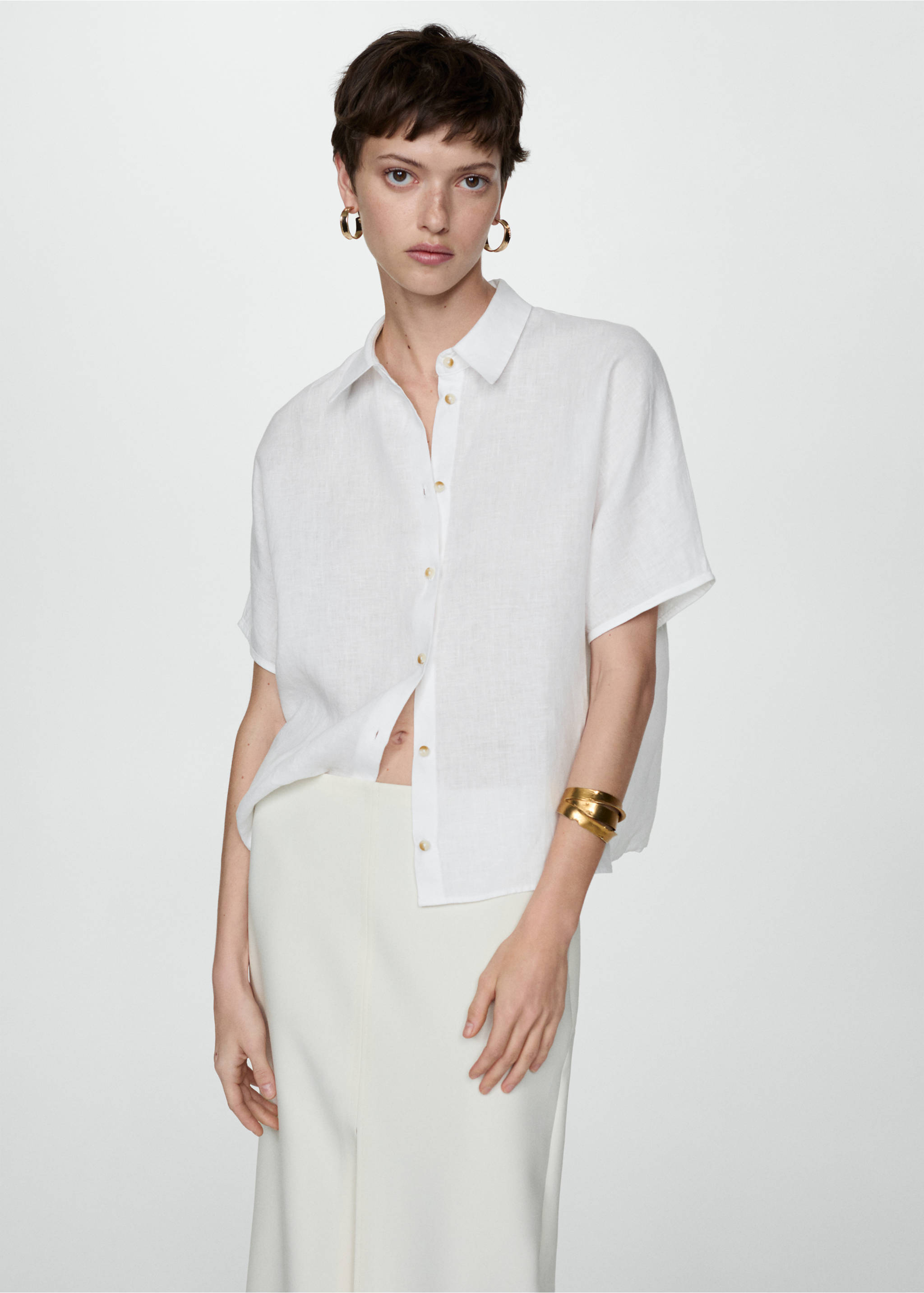 Chemise lin manches courtes - Plan moyen, Blanc. Ref: 77010203-00.