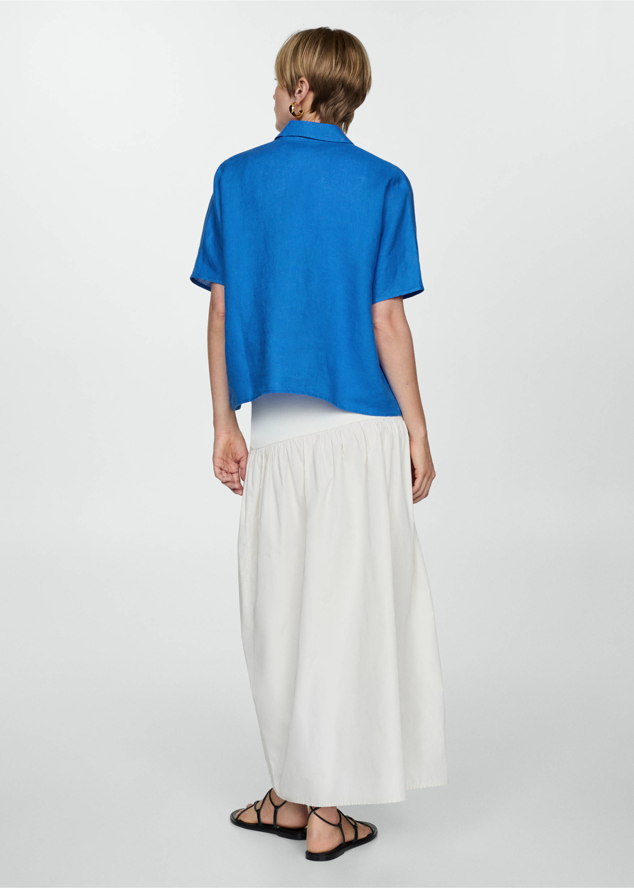 Chemise lin manches courtes - Verso de l’article, Bleu encre. Ref: 77010203-00.