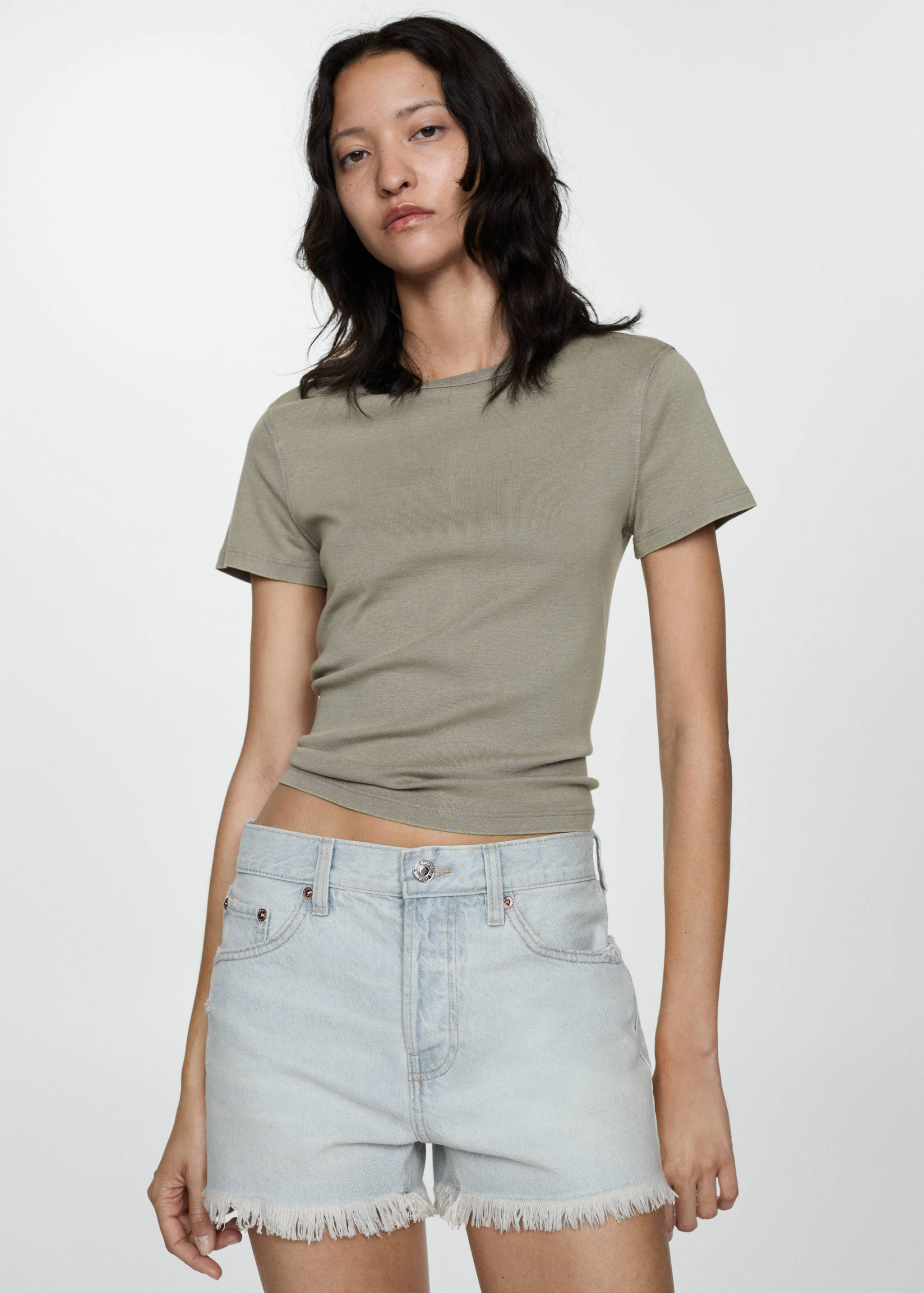 Denim shorts with frayed hem - Medium plane