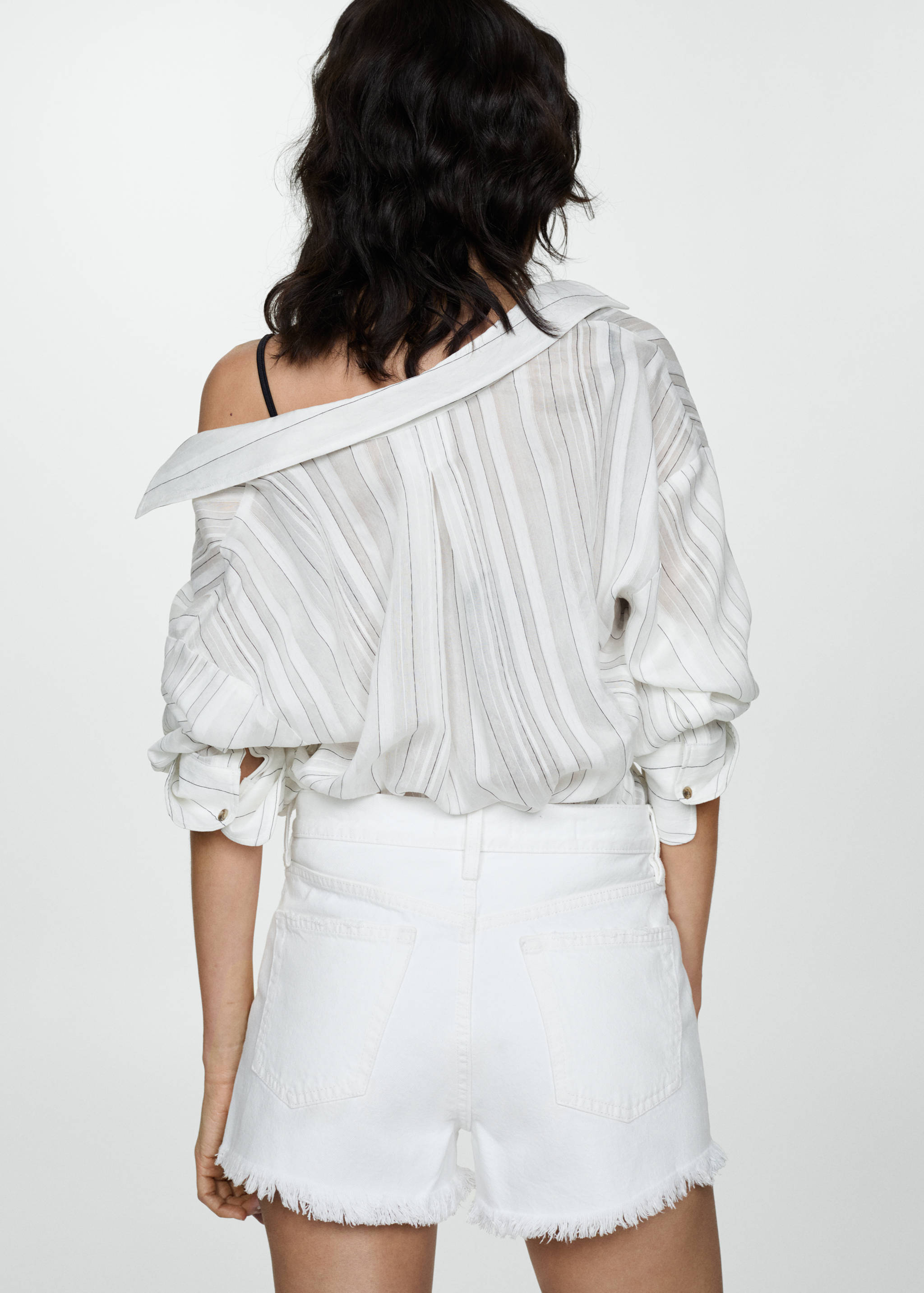 Denim shorts with frayed hem - Reverse of the article