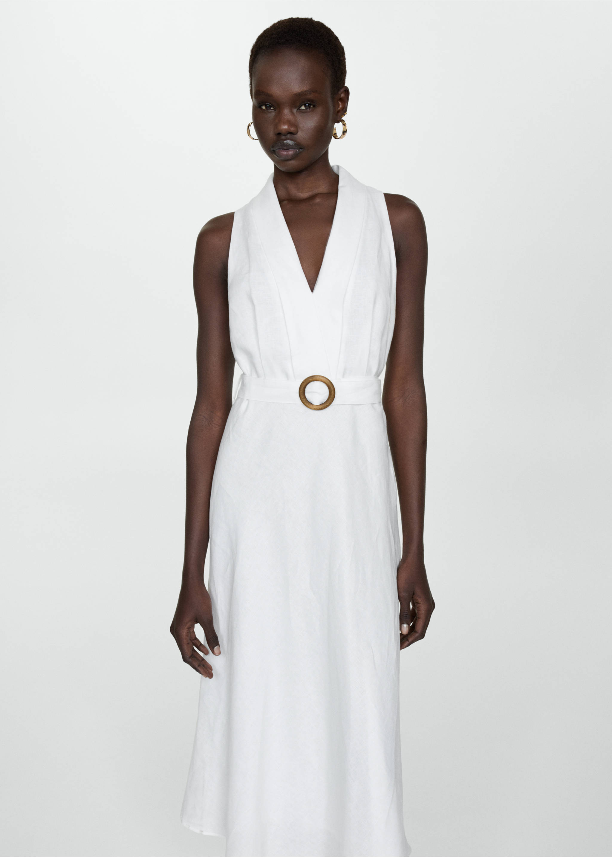 Robe lin ceinture - Plan moyen, Blanc cassé. Ref: 77010349-00.